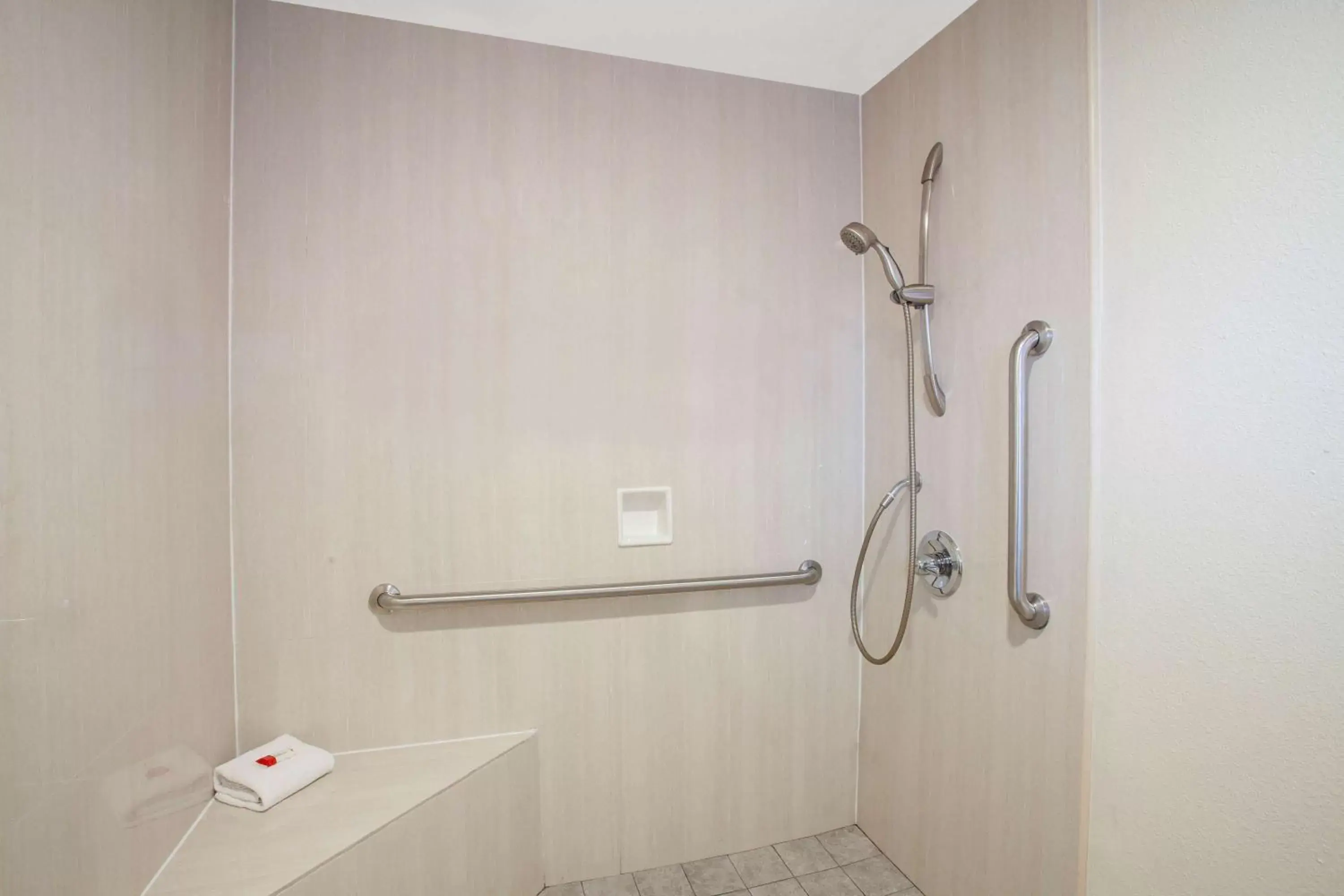 Shower, Bathroom in Travelodge Inn & Suites by Wyndham Anaheim on Disneyland Dr