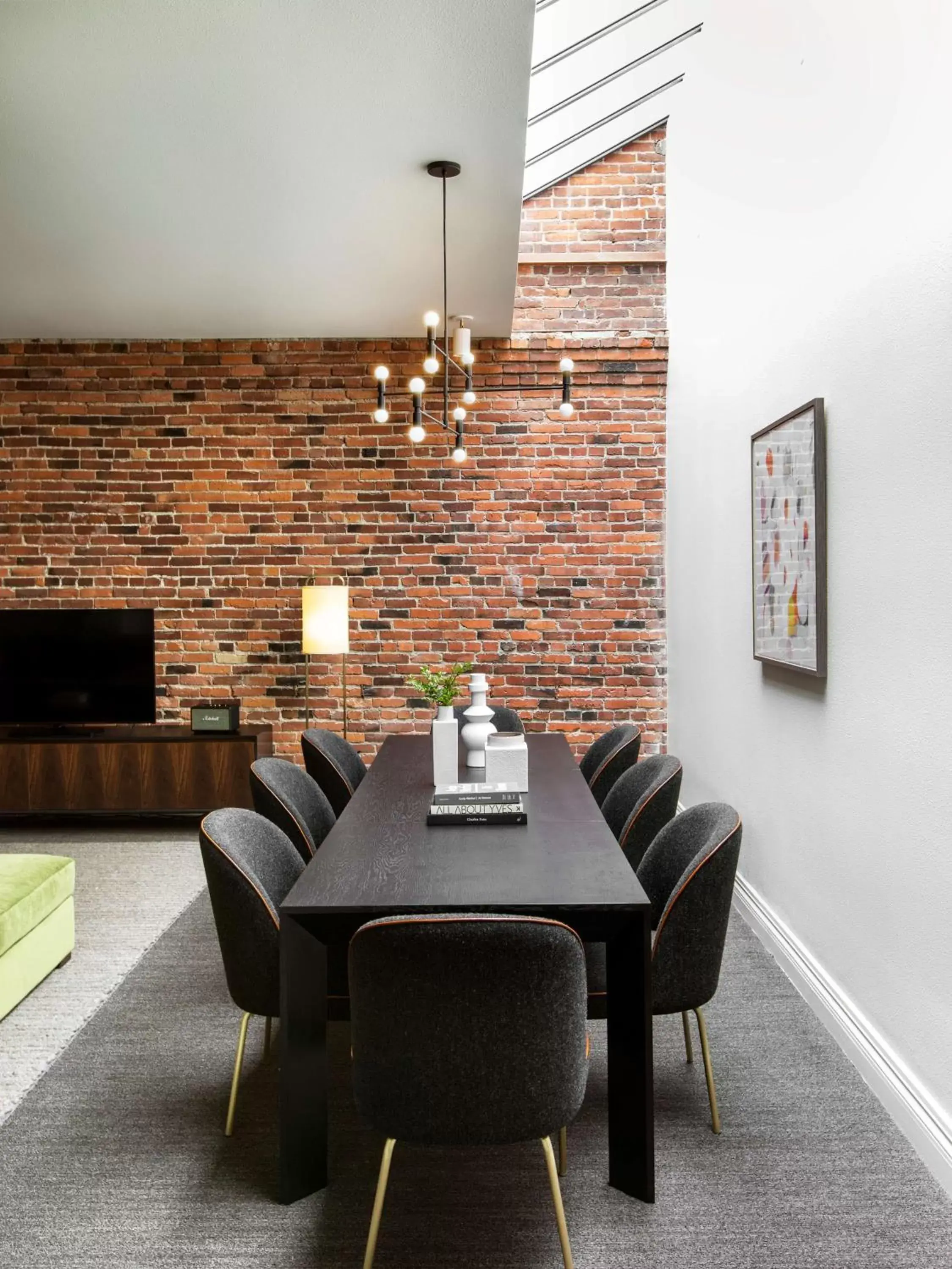 Photo of the whole room, Dining Area in The Alexis Royal Sonesta Hotel Seattle