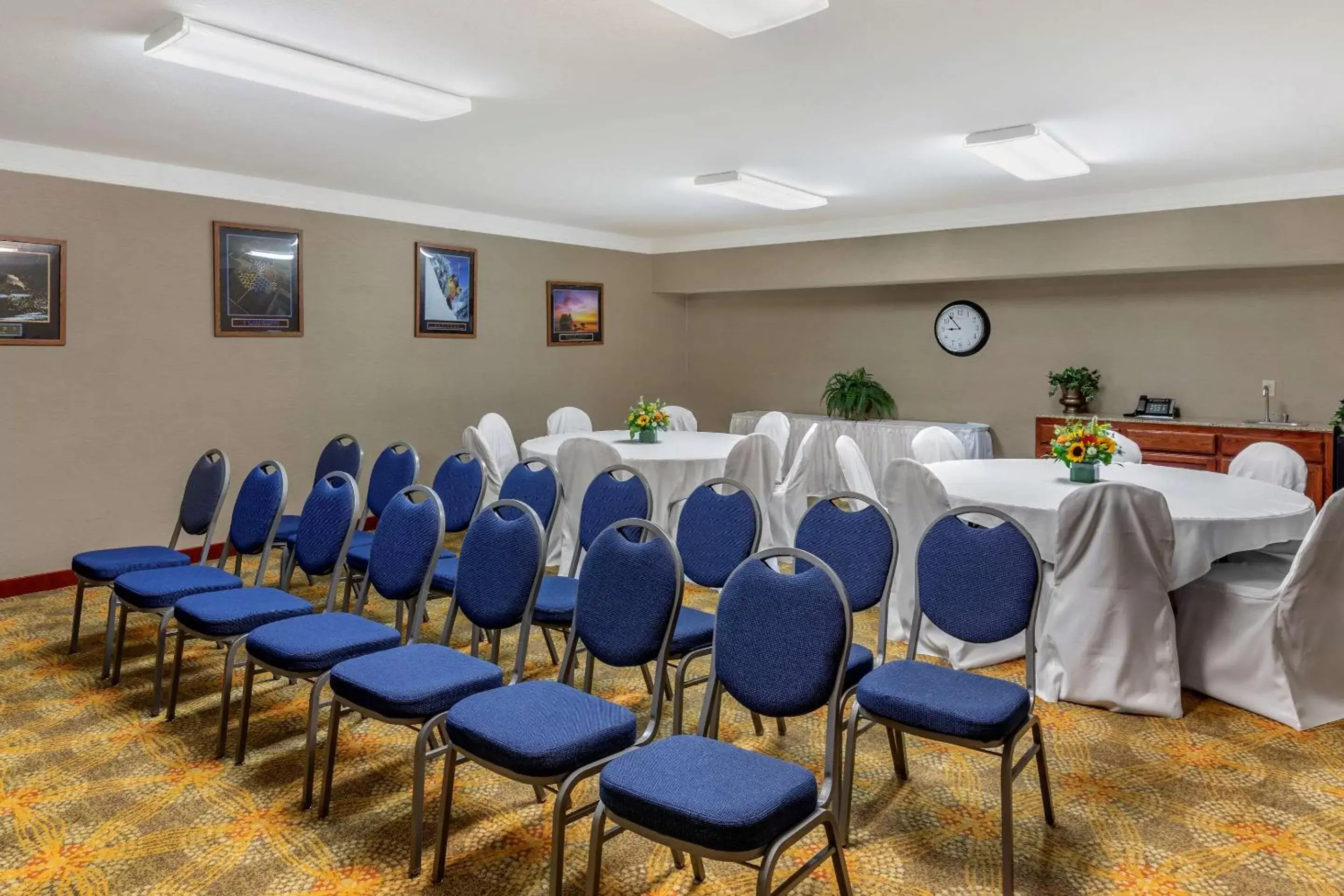 On site, Banquet Facilities in Comfort Suites Visalia Convention Center