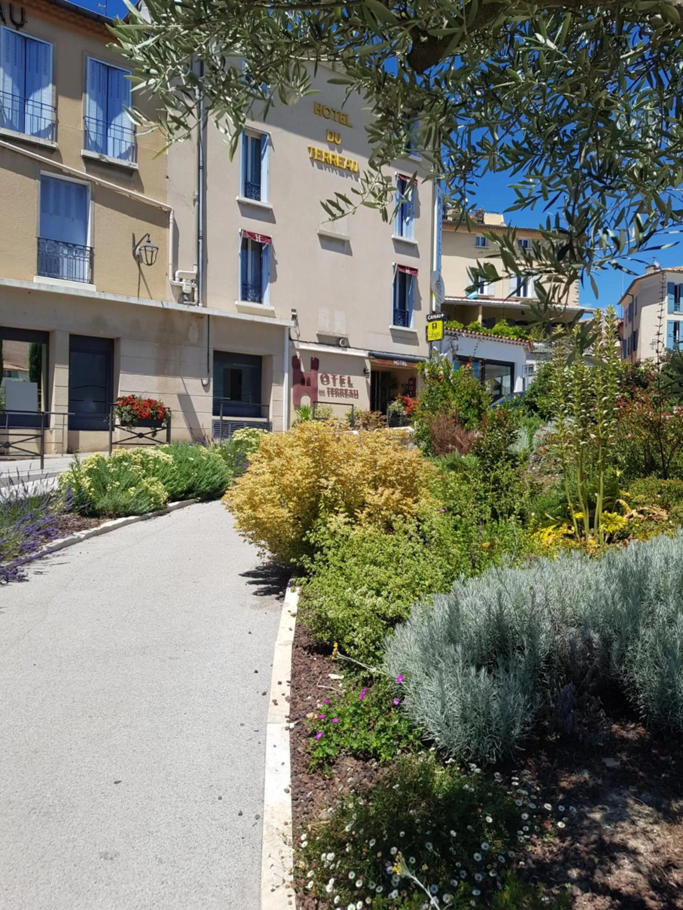Property building in Logis hôtel du terreau