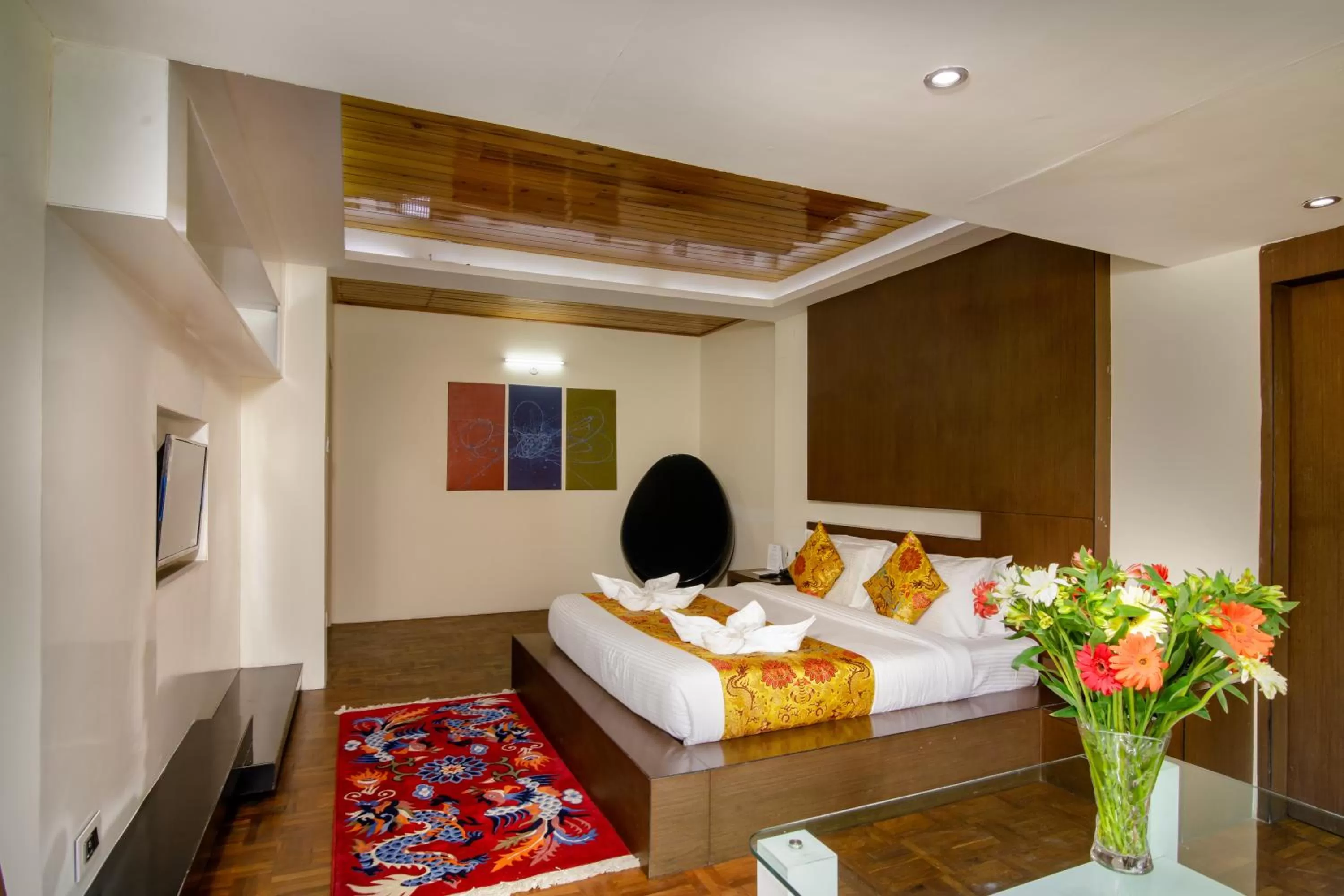 Bedroom, Bed in Muscatel Yavachi - 400 Mts from MG Marg