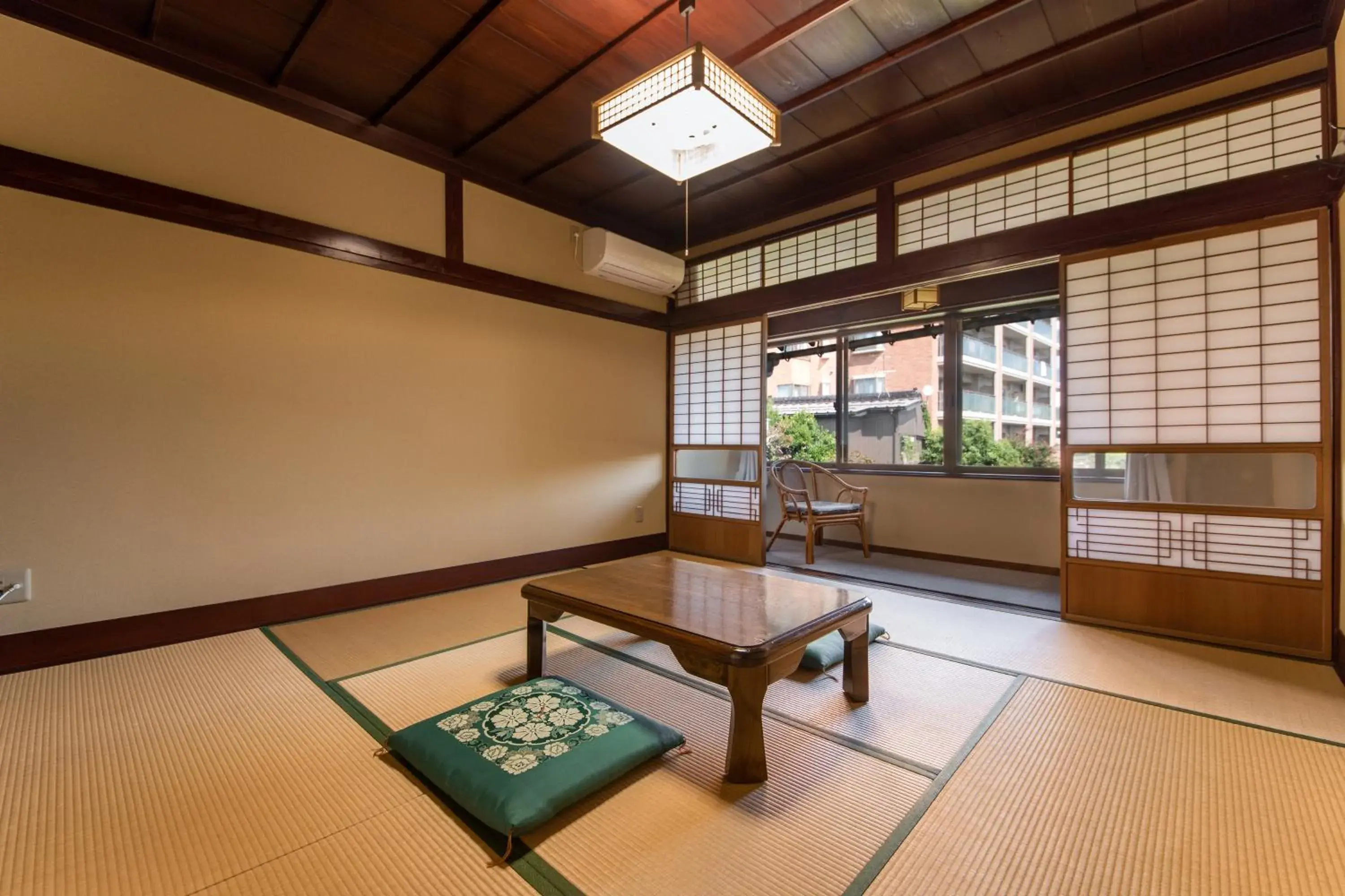 Photo of the whole room in Kadokyu Ryokan