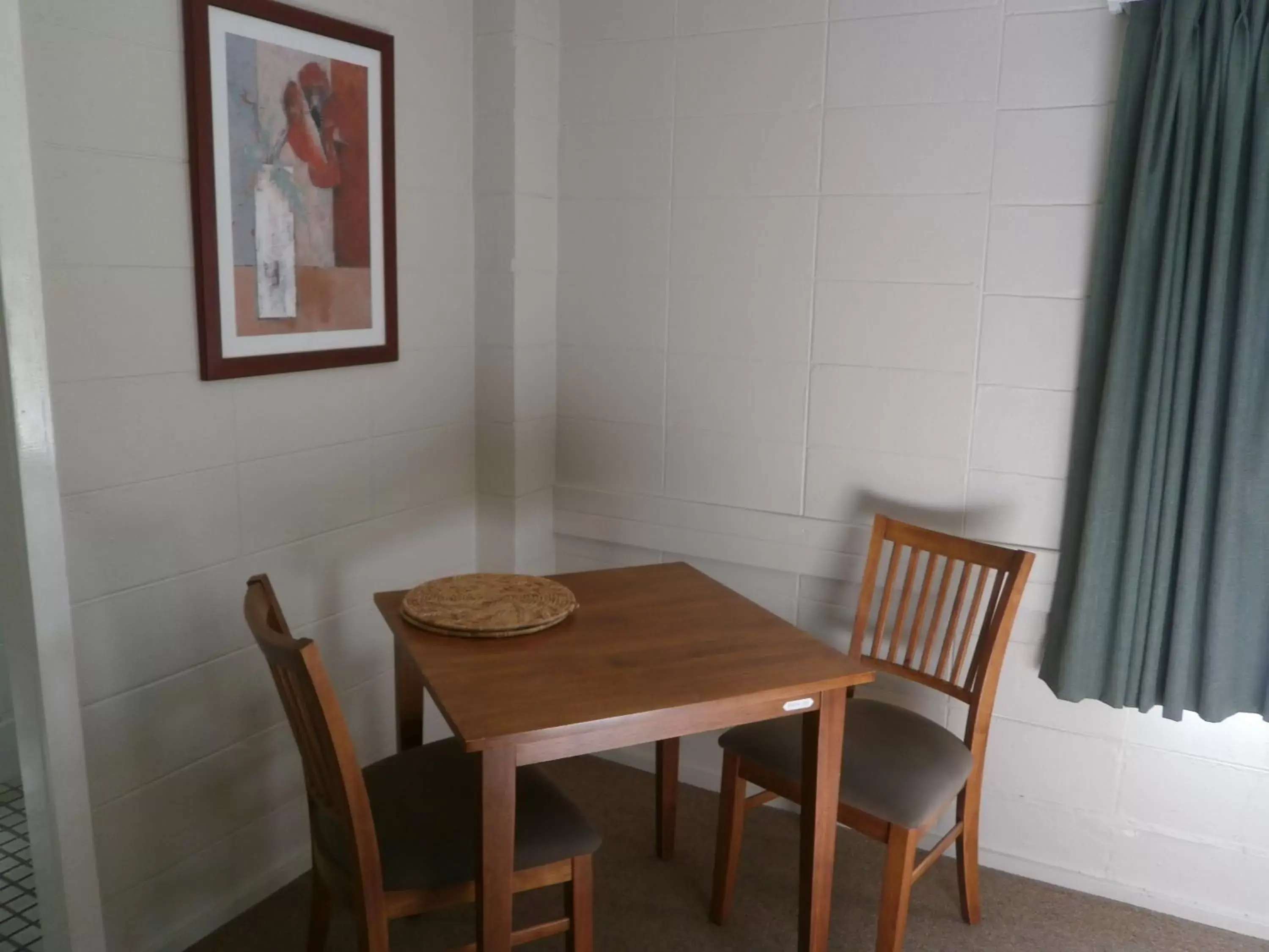 Dining Area in Kookaburra Lodge