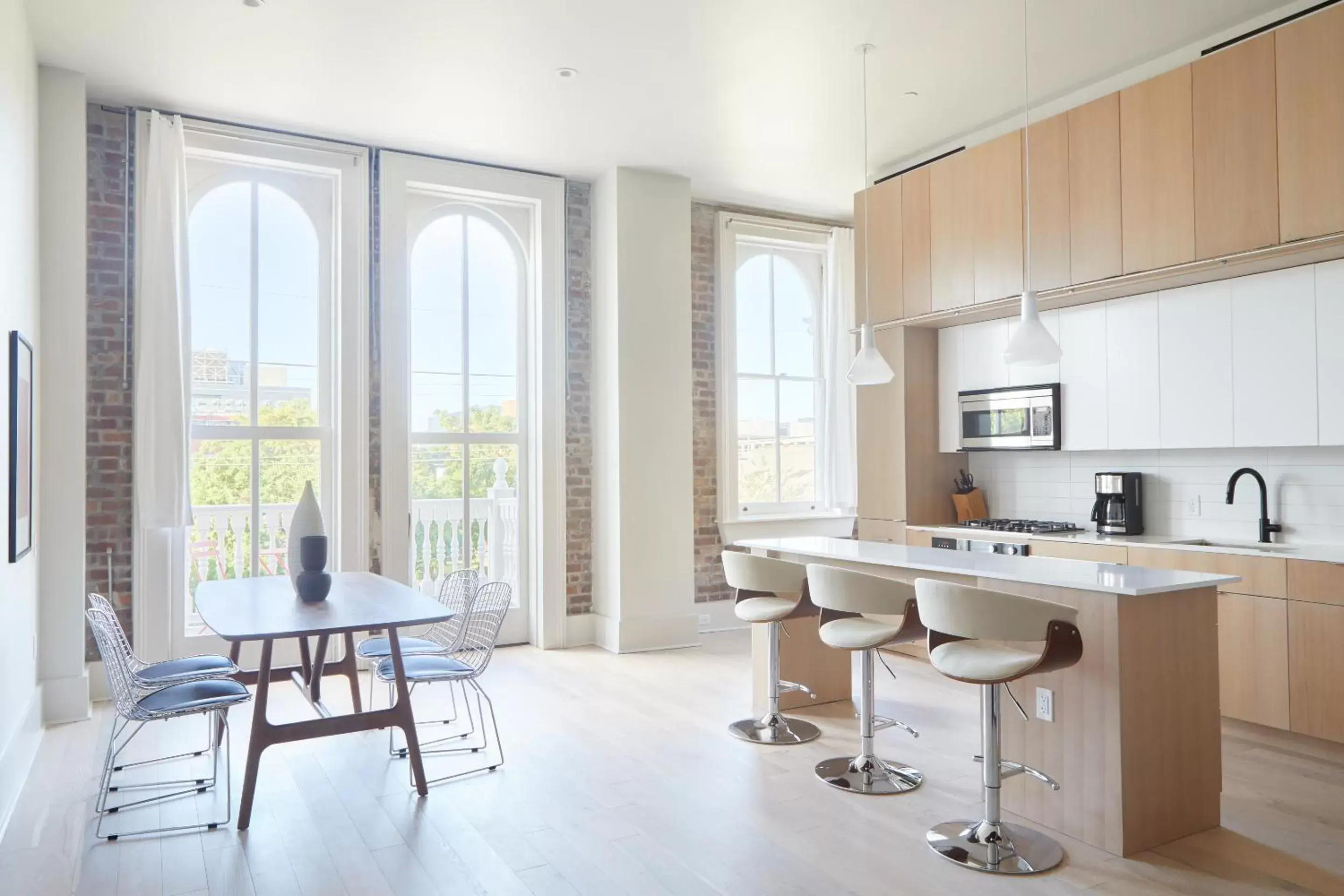 Living room, Kitchen/Kitchenette in Sonder Gravier Place