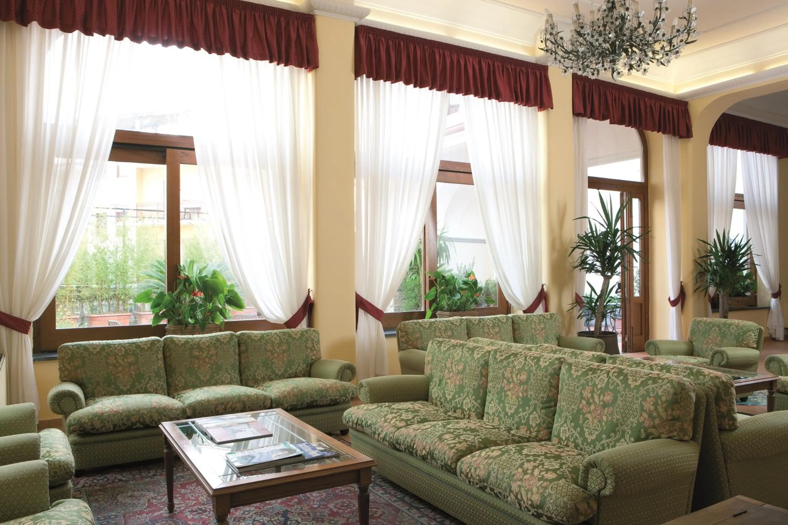 Communal lounge/ TV room in Hotel Iaccarino