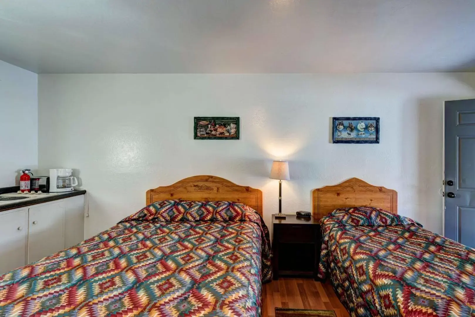 Deluxe Triple Room in Lake Shasta Lodge Deluxe Triple Room in Lake Shasta Lodge