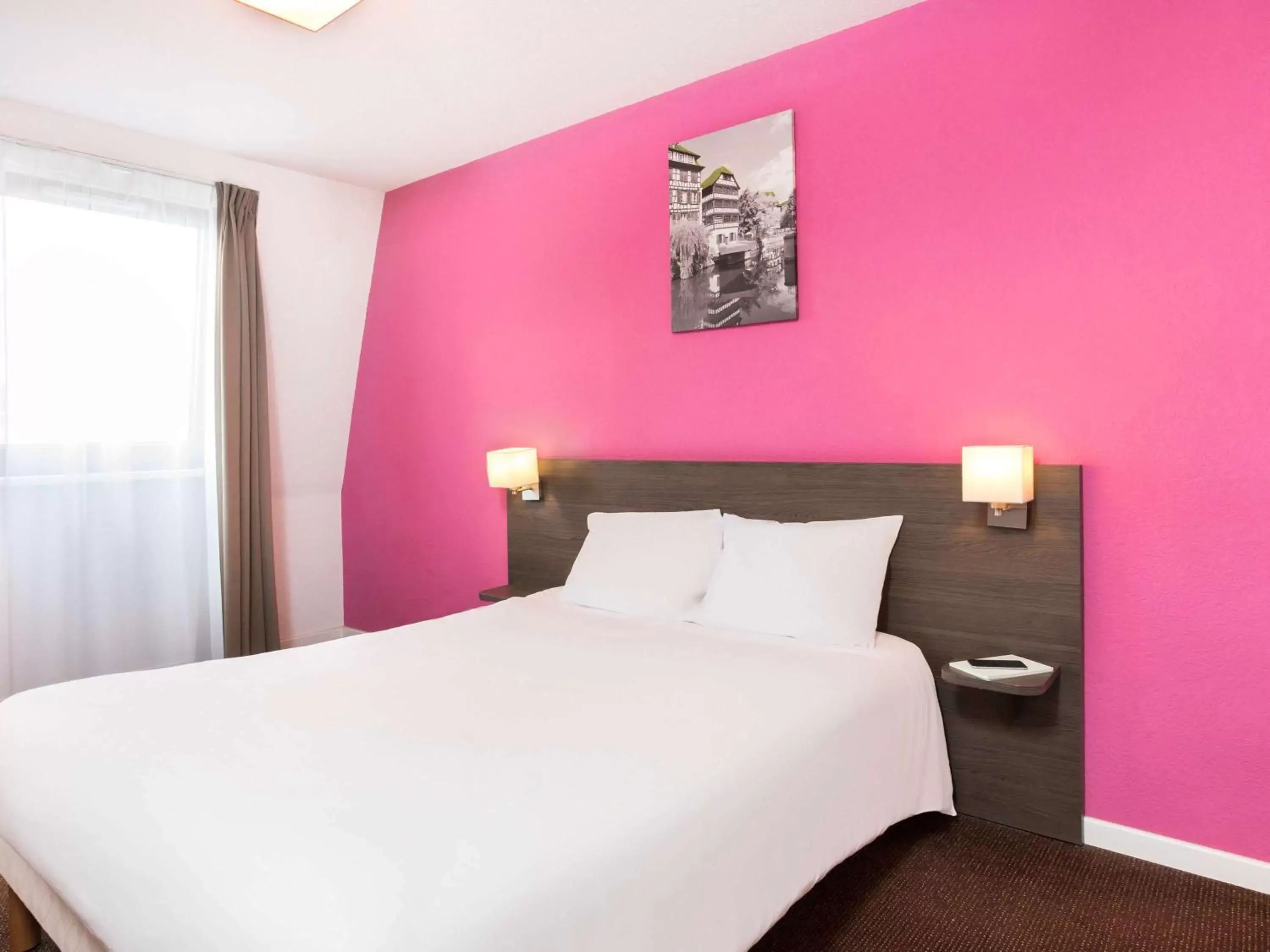 Photo of the whole room, Bed in Aparthotel Adagio Access Strasbourg Petite France