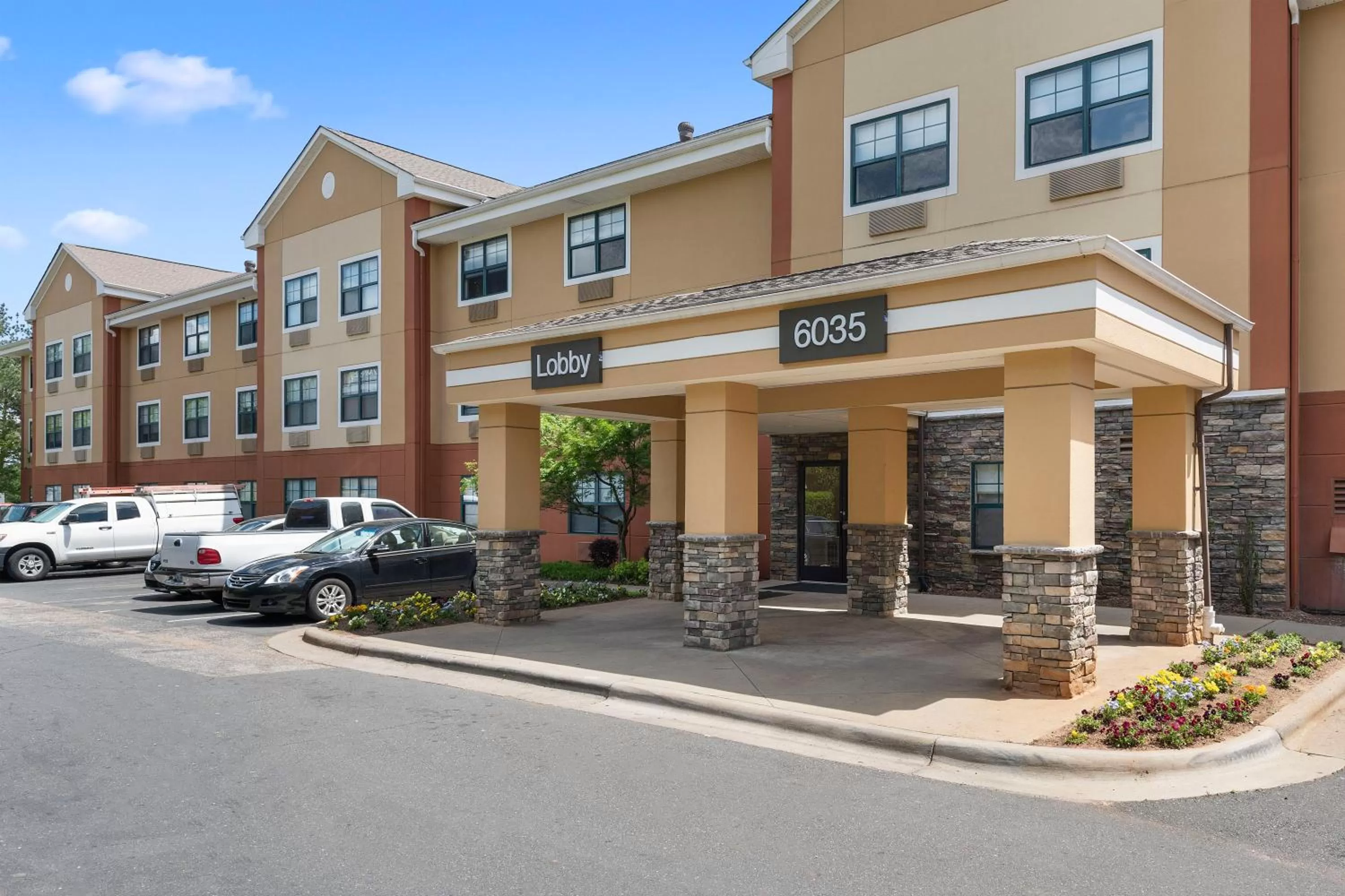 Property building in Extended Stay America Select Suites - Charlotte - Tyvola Rd