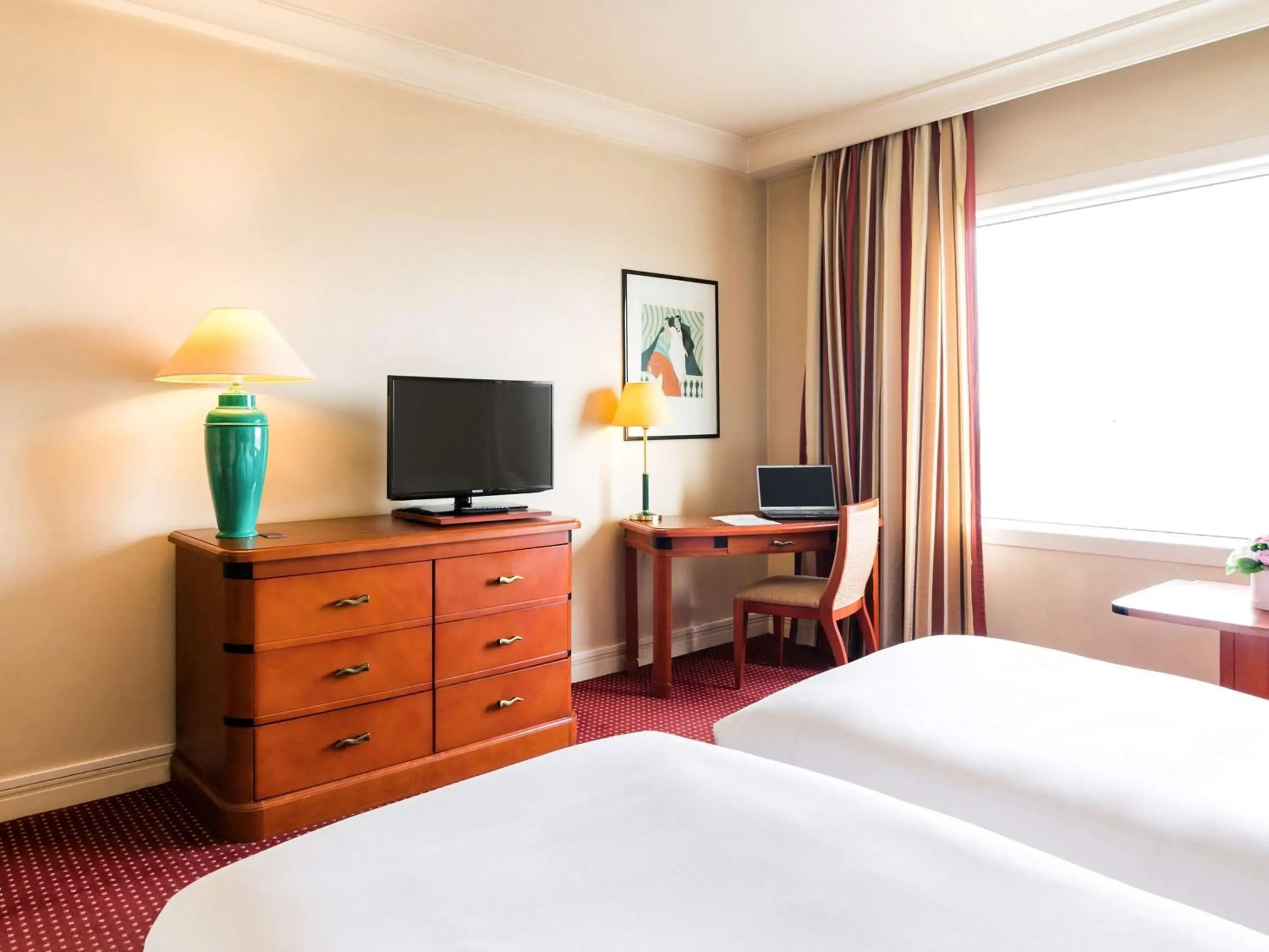 Photo of the whole room, Bed in Pullman Bucharest World Trade Center Photo of the whole room, Bed in Pullman Bucharest World Trade Center