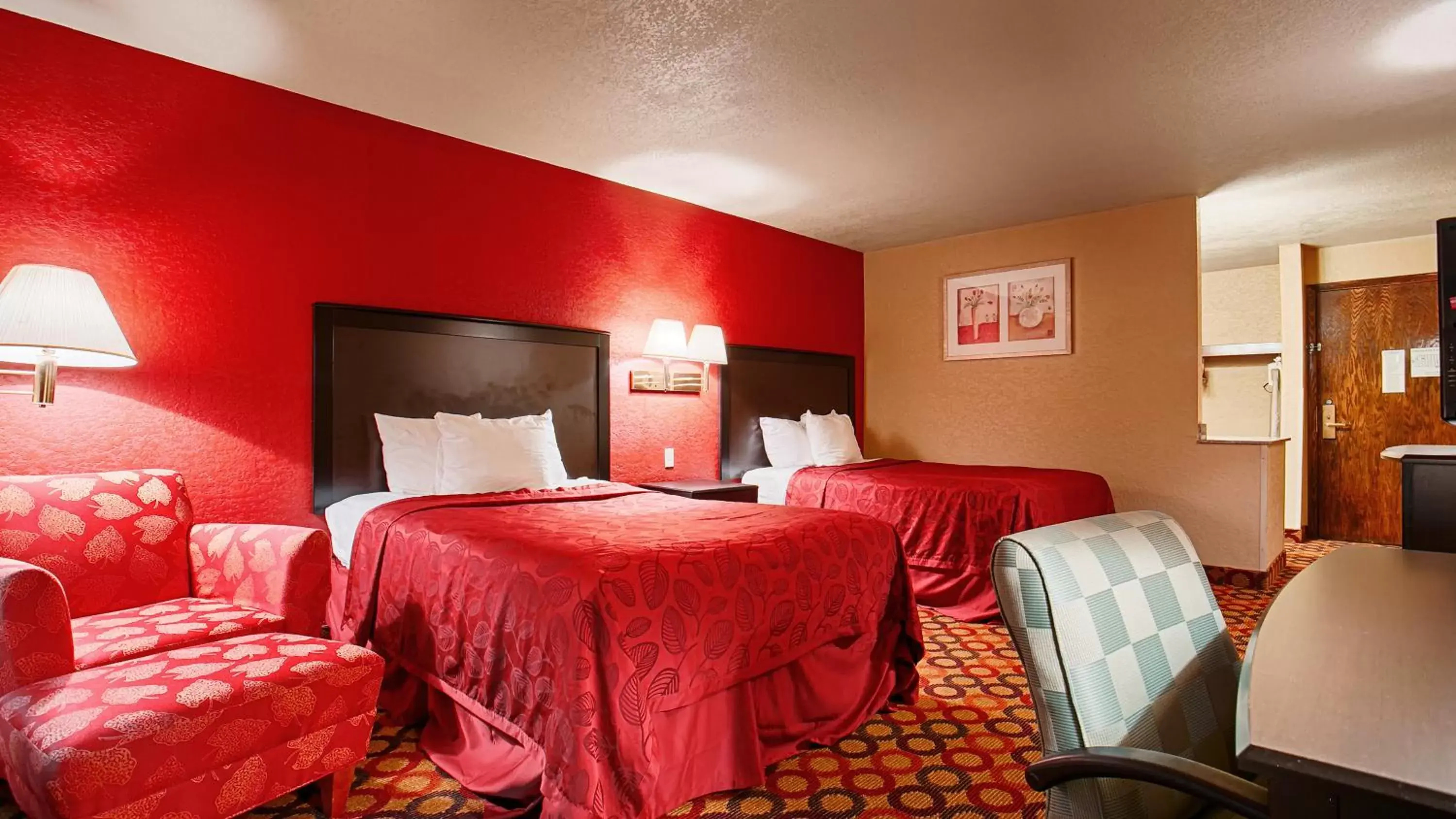 Superior King Suite in Best Western Green Bay Inn and Conference Center