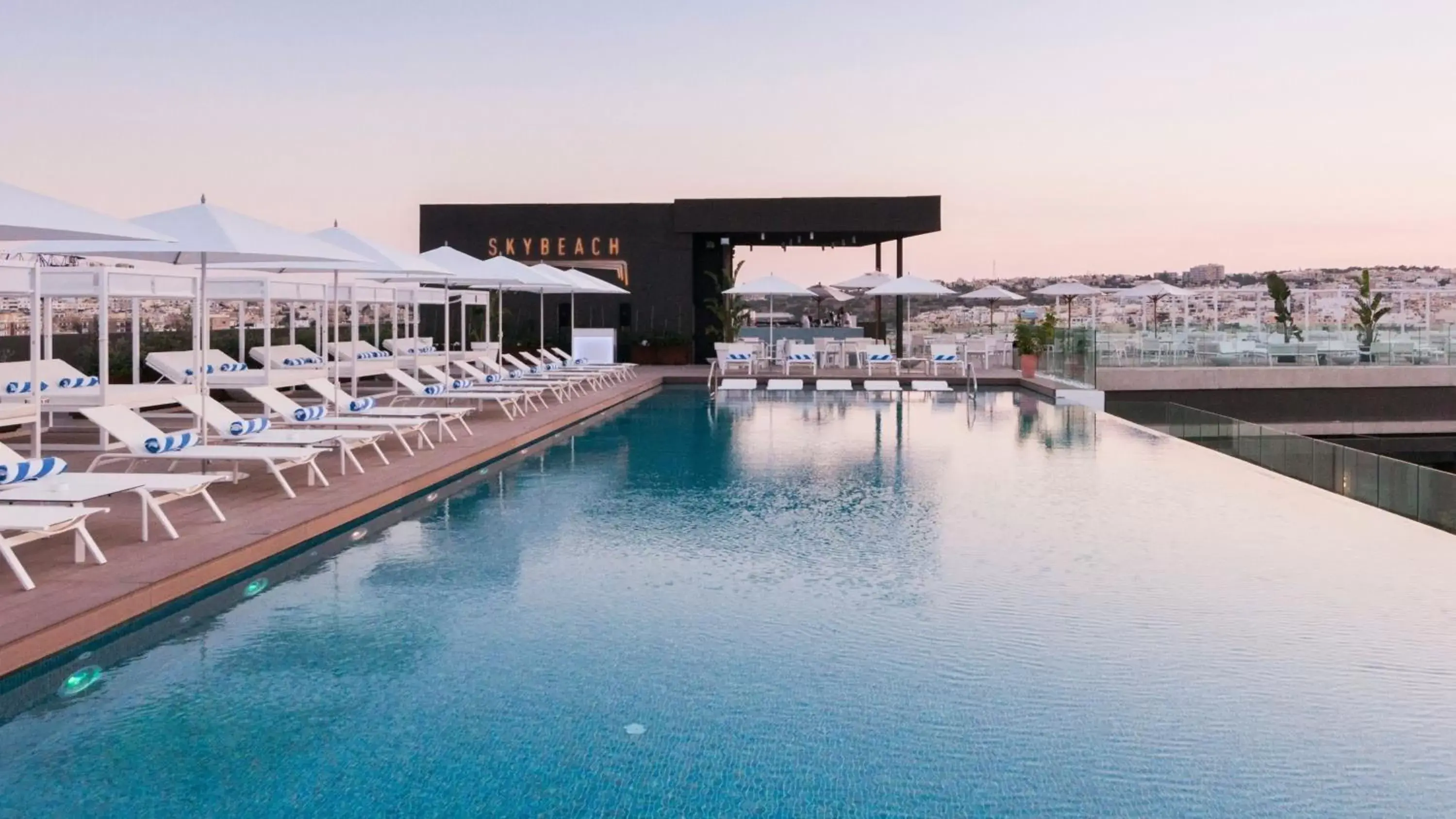 Restaurant/places to eat, Swimming Pool in InterContinental Malta, an IHG Hotel