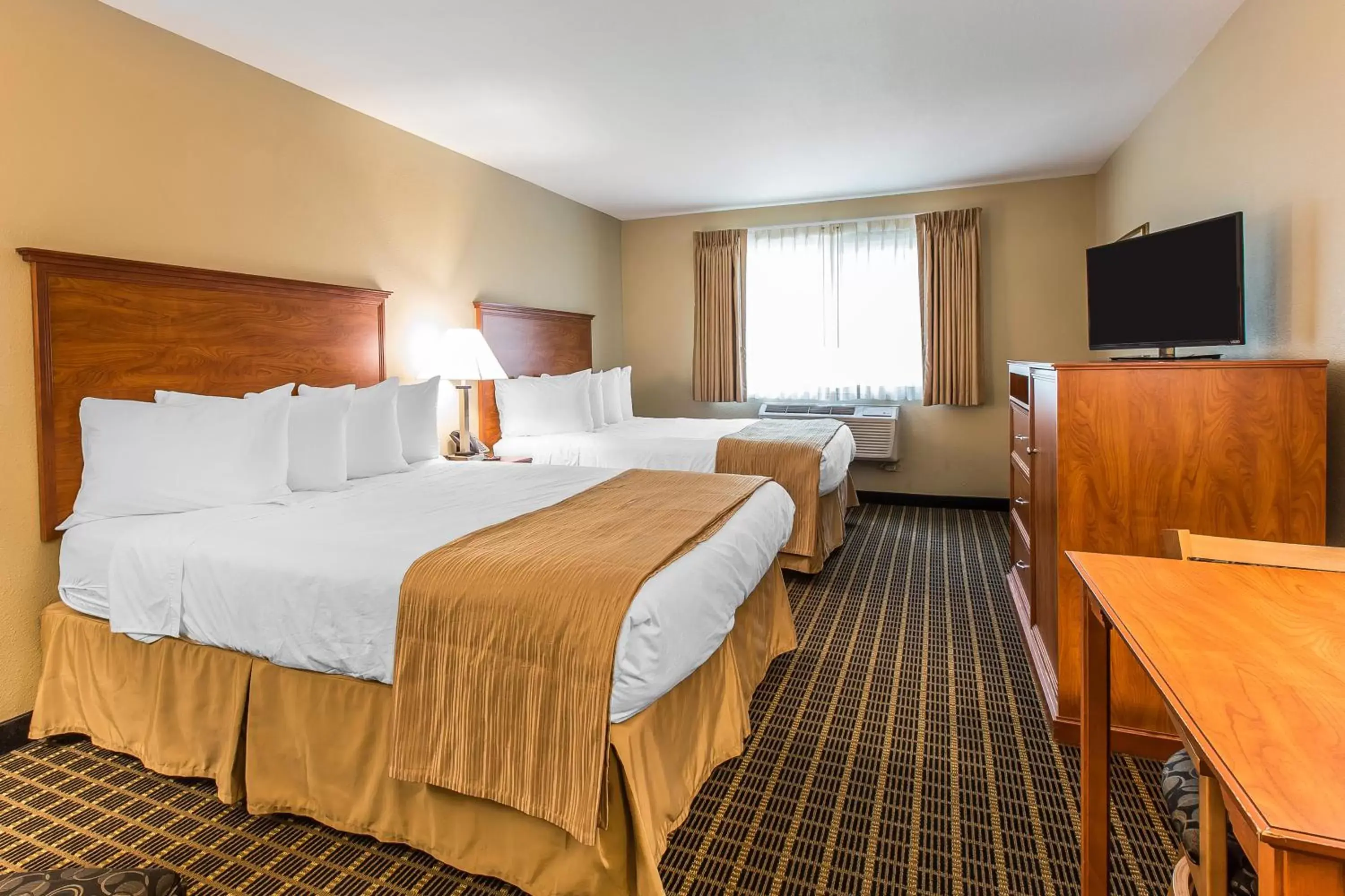 Queen Room with Two Queen Beds and Sofa-Bed - Accessible/Non-Smoking in Quality Inn & Suites On The River