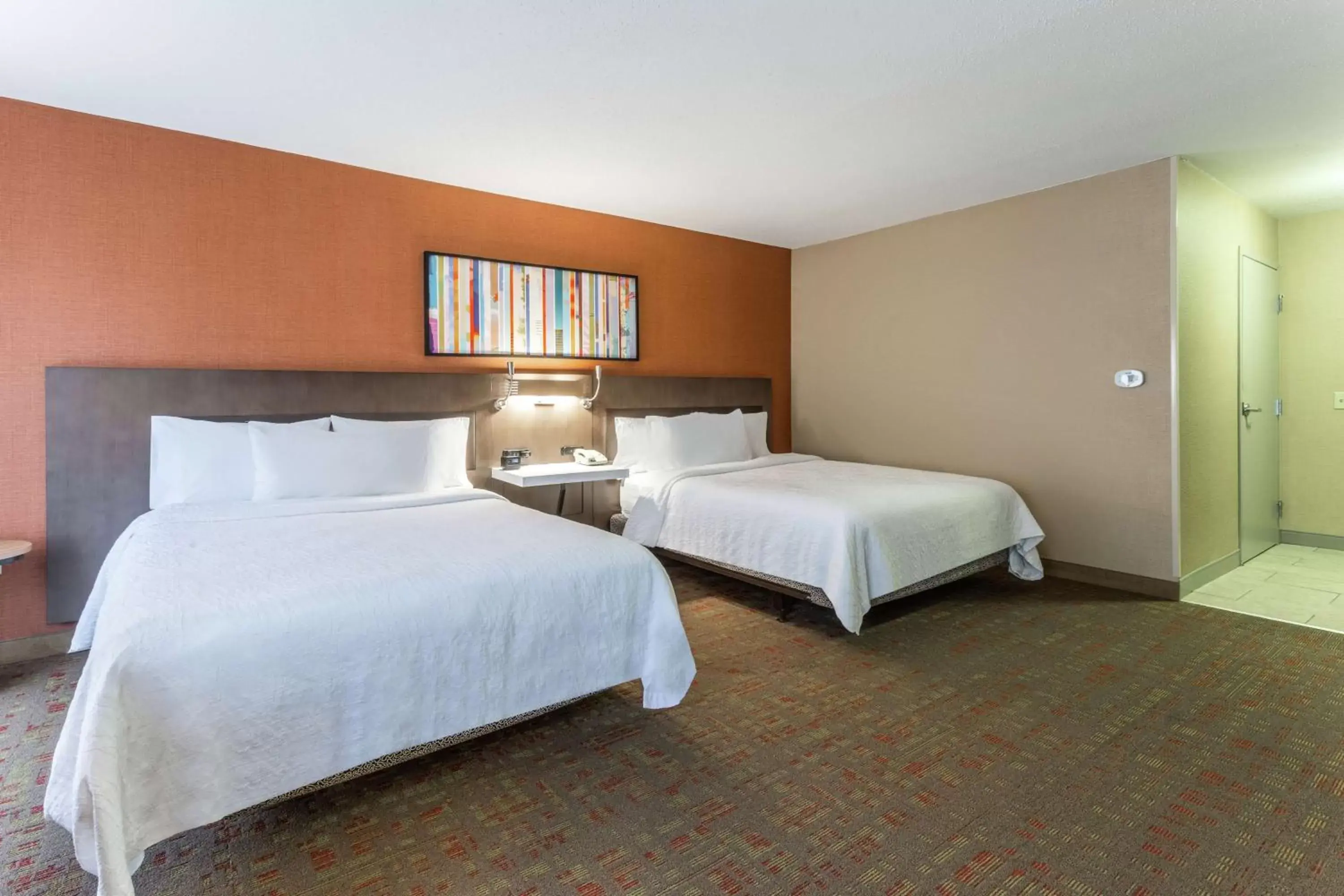 Photo of the whole room, Bed in Hilton Garden Inn Chicago/Tinley Park