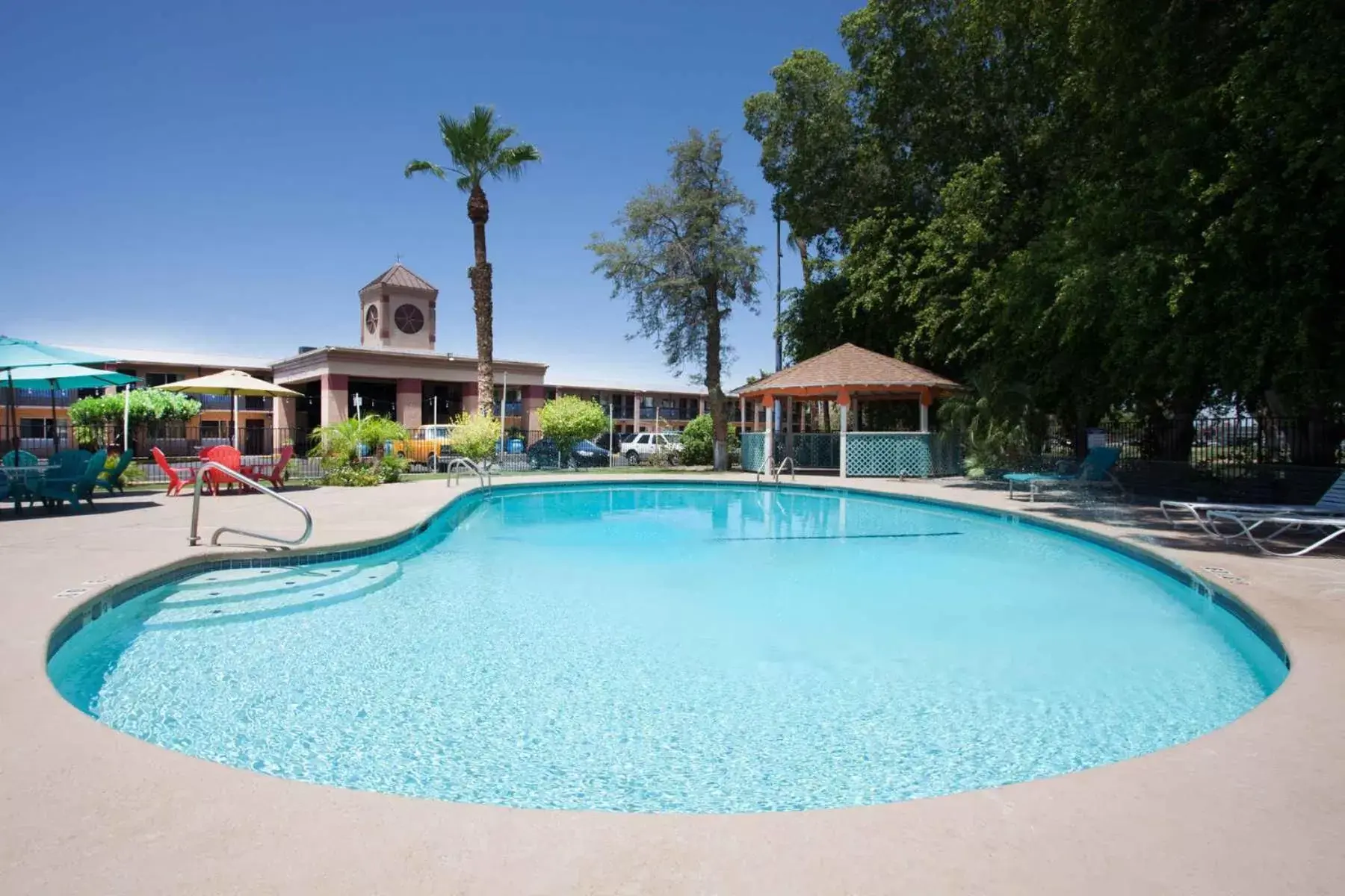 Swimming Pool in Howard Johnson by Wyndham Yuma