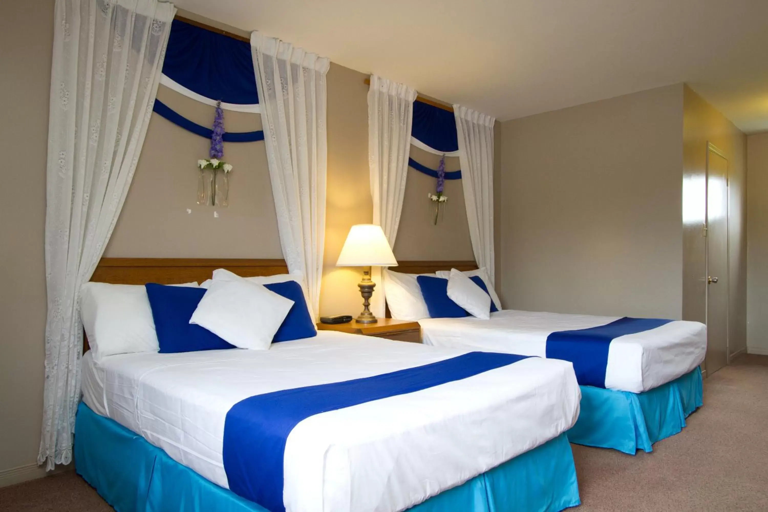 Bedroom, Bed in Knights Inn Lindsay Bedroom, Bed in Knights Inn Lindsay