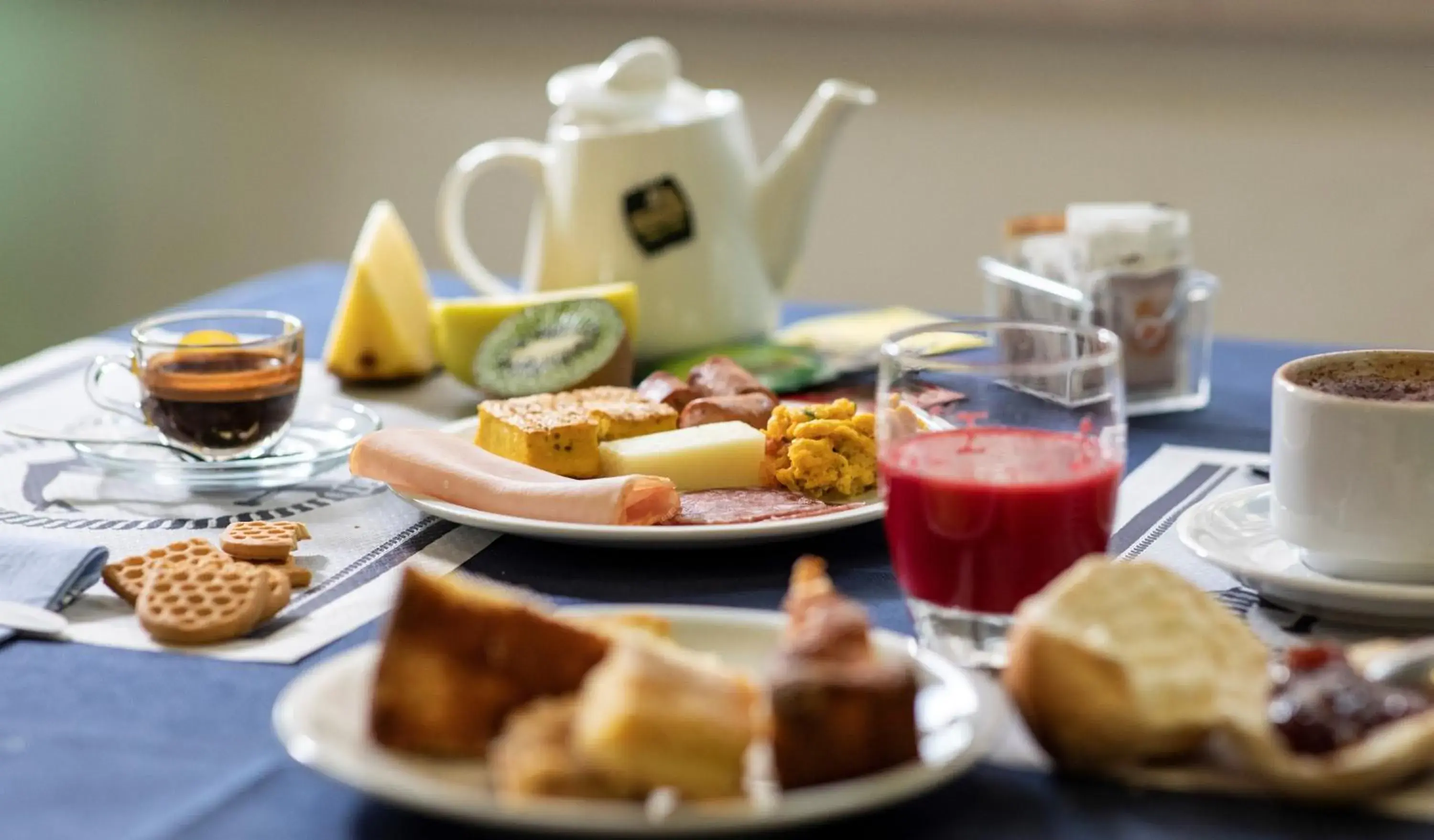 Food and drinks, Breakfast in Hotel Figaro & Apartments