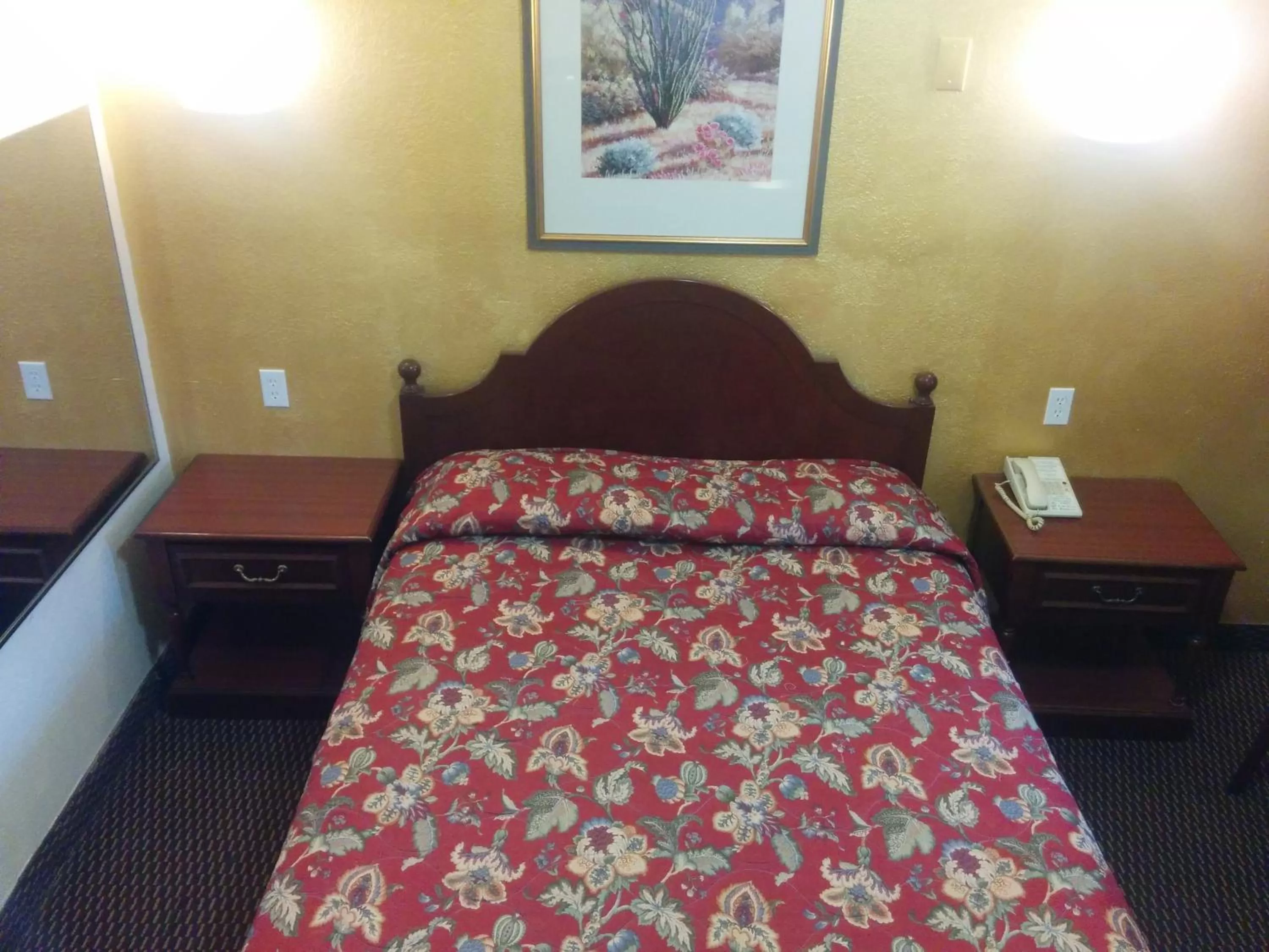 Bed in Sunshine Motel