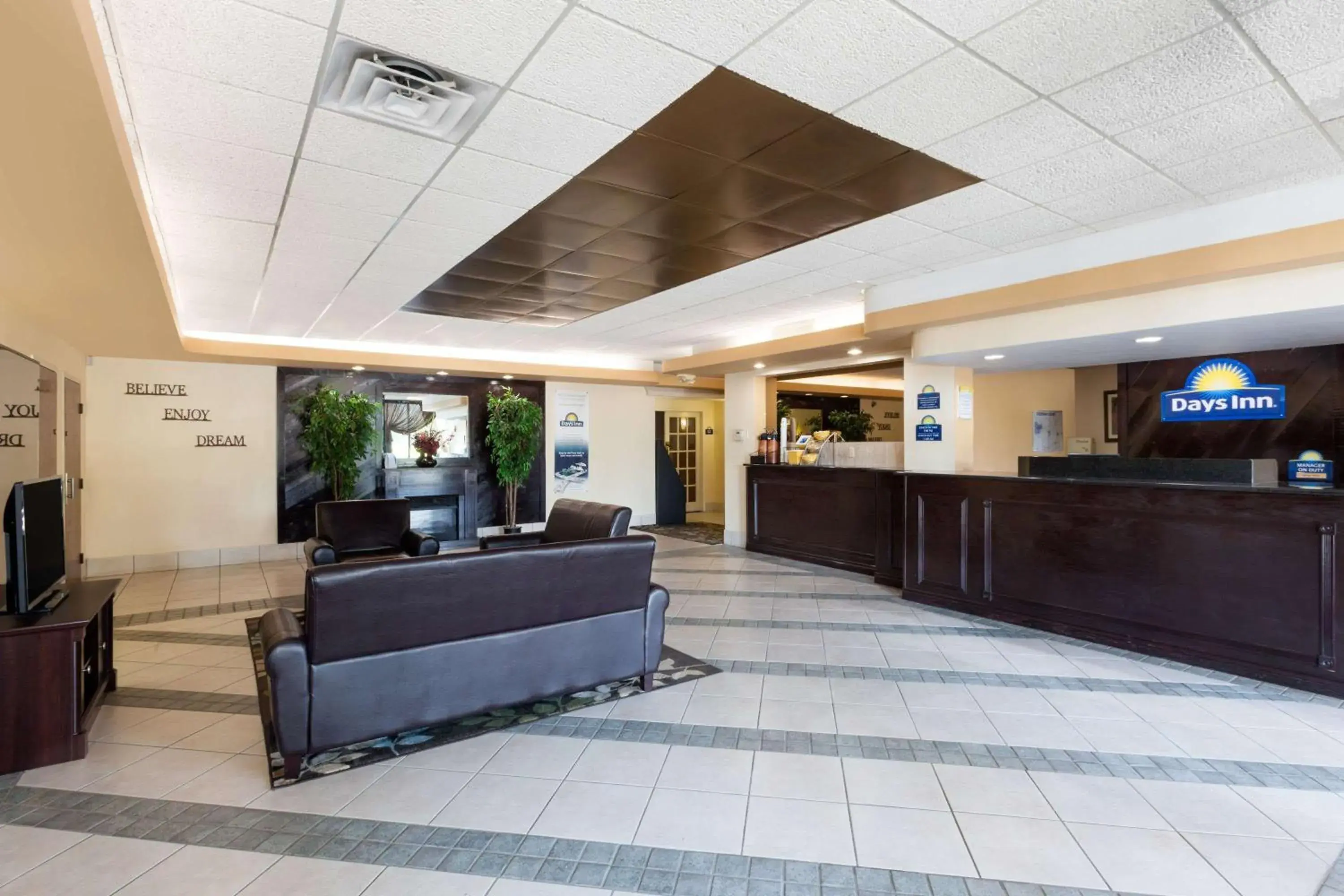 Lobby or reception in Days Inn by Wyndham Albion Lobby or reception in Days Inn by Wyndham Albion