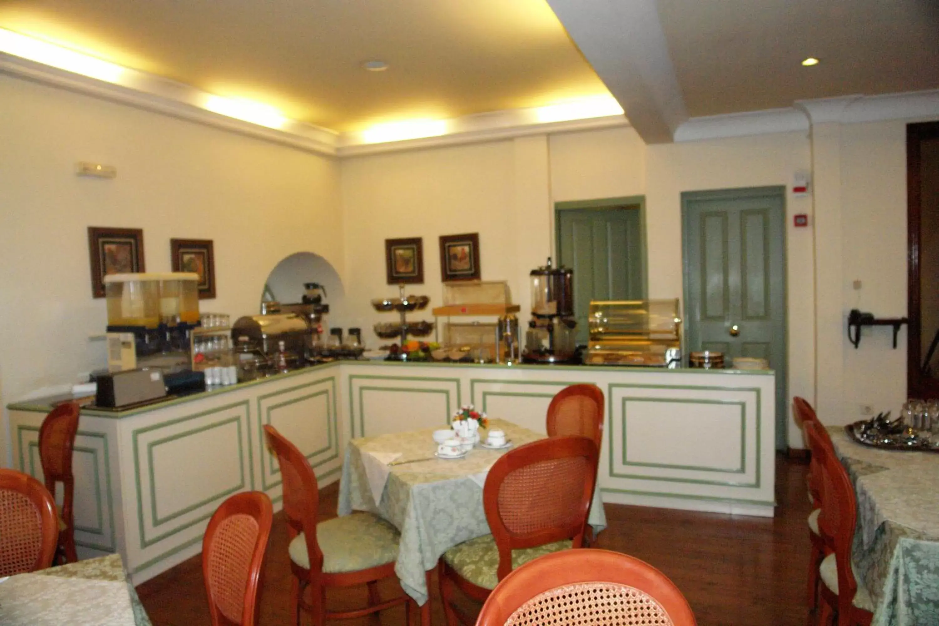 Buffet breakfast, Restaurant/Places to Eat in Cavalieri Hotel