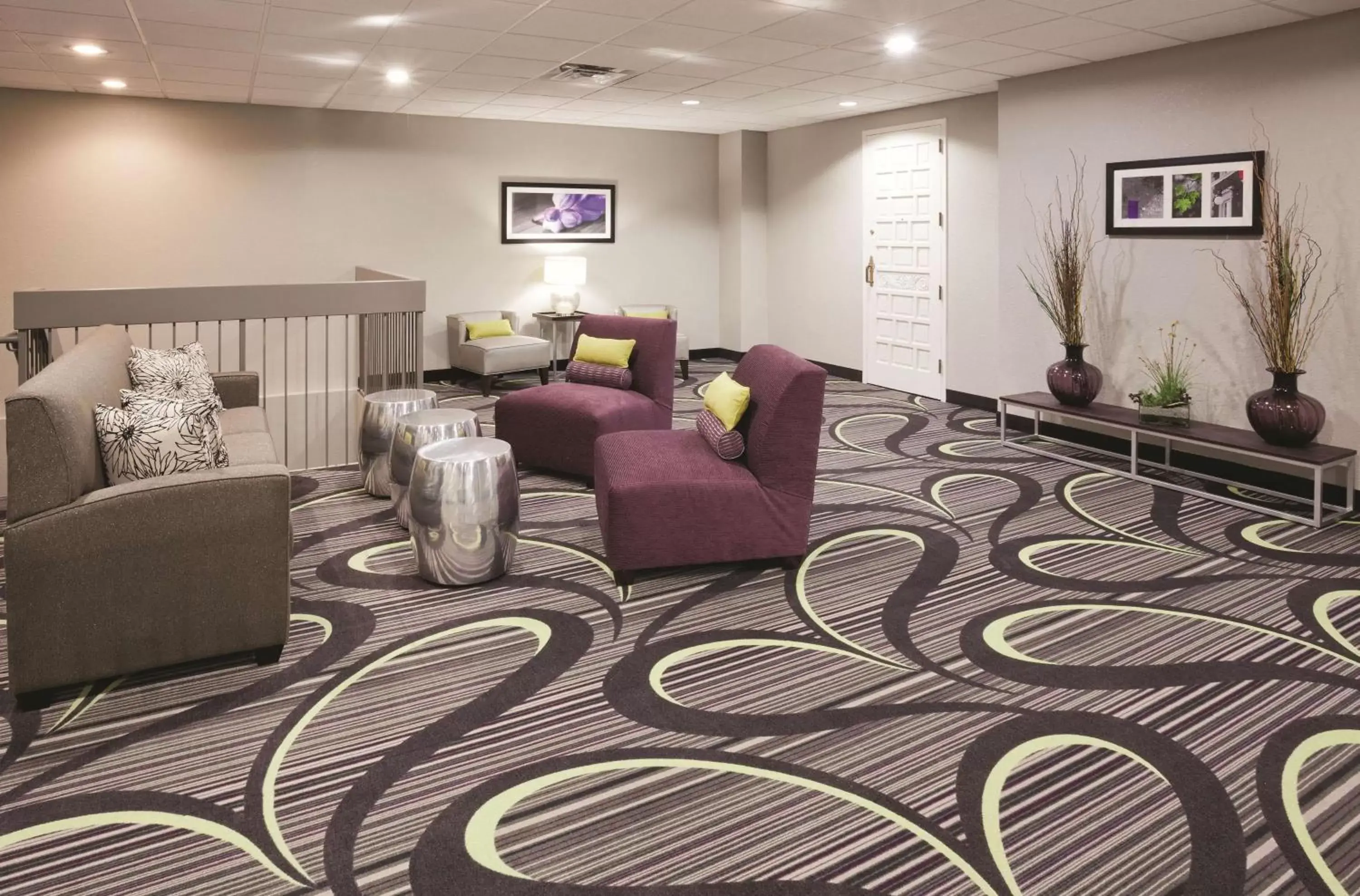 Lobby or reception, Seating Area in La Quinta by Wyndham Minneapolis Bloomington W