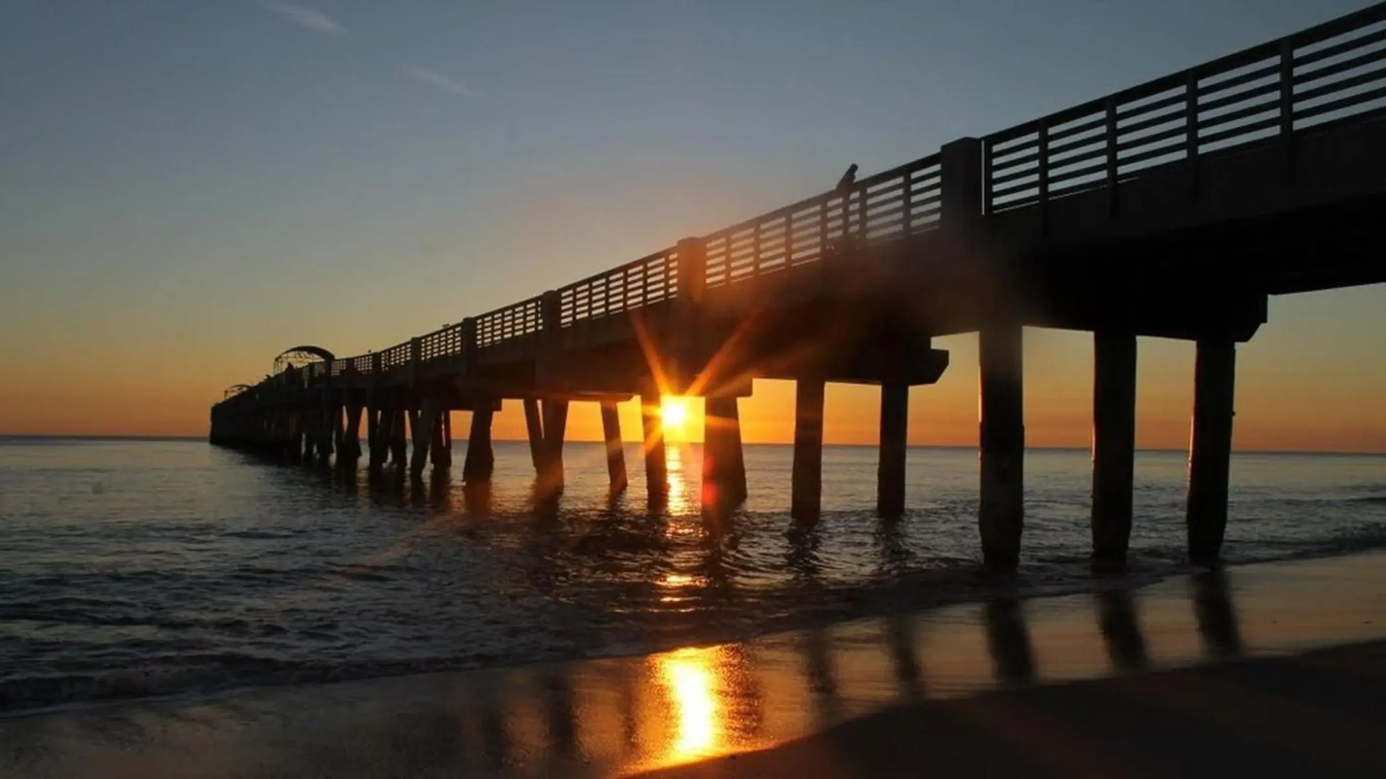 Beach, Sunrise/Sunset in Lago Mar Motel and Apartments