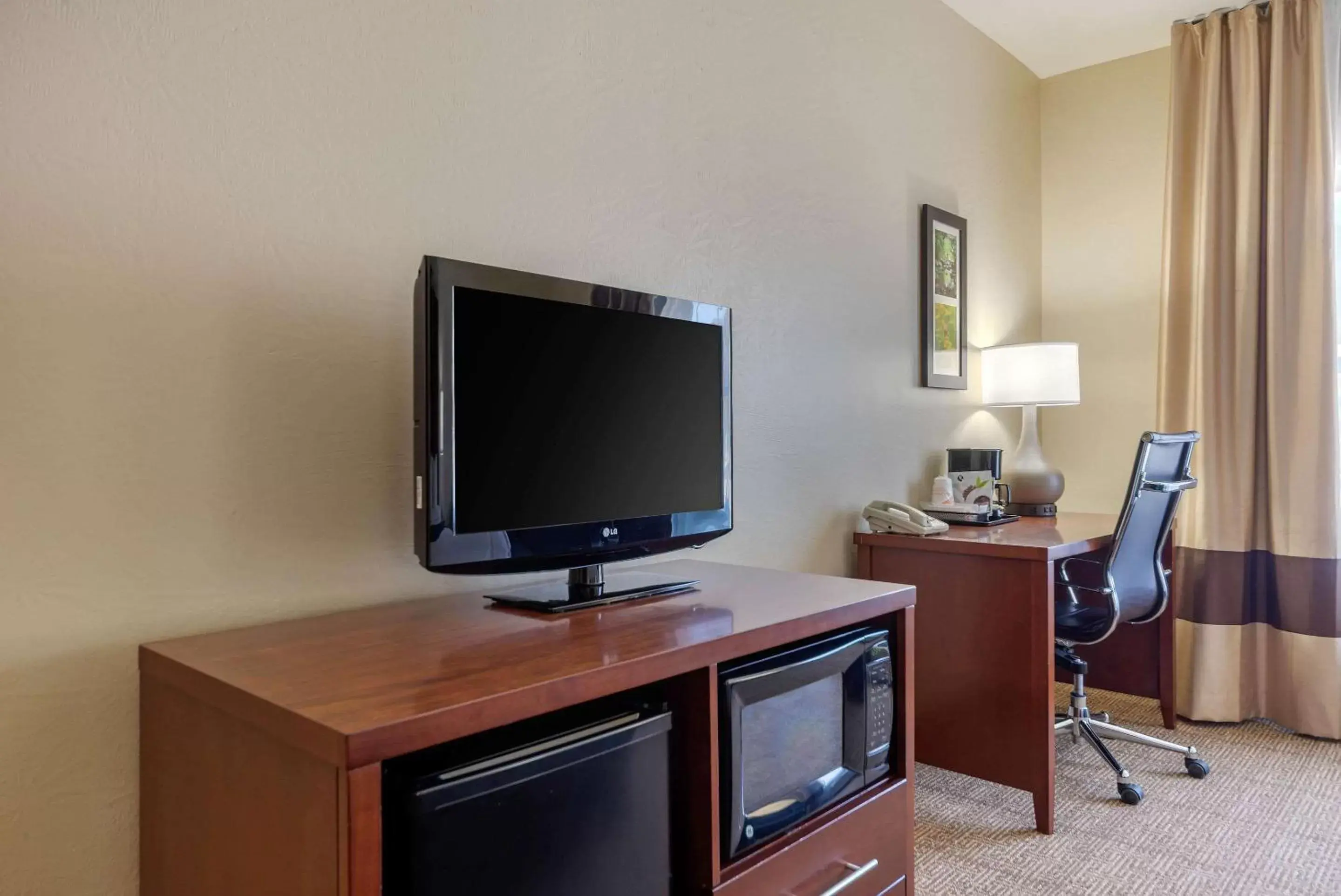 Photo of the whole room, TV/Entertainment Center in Comfort Inn & Suites Northern Kentucky