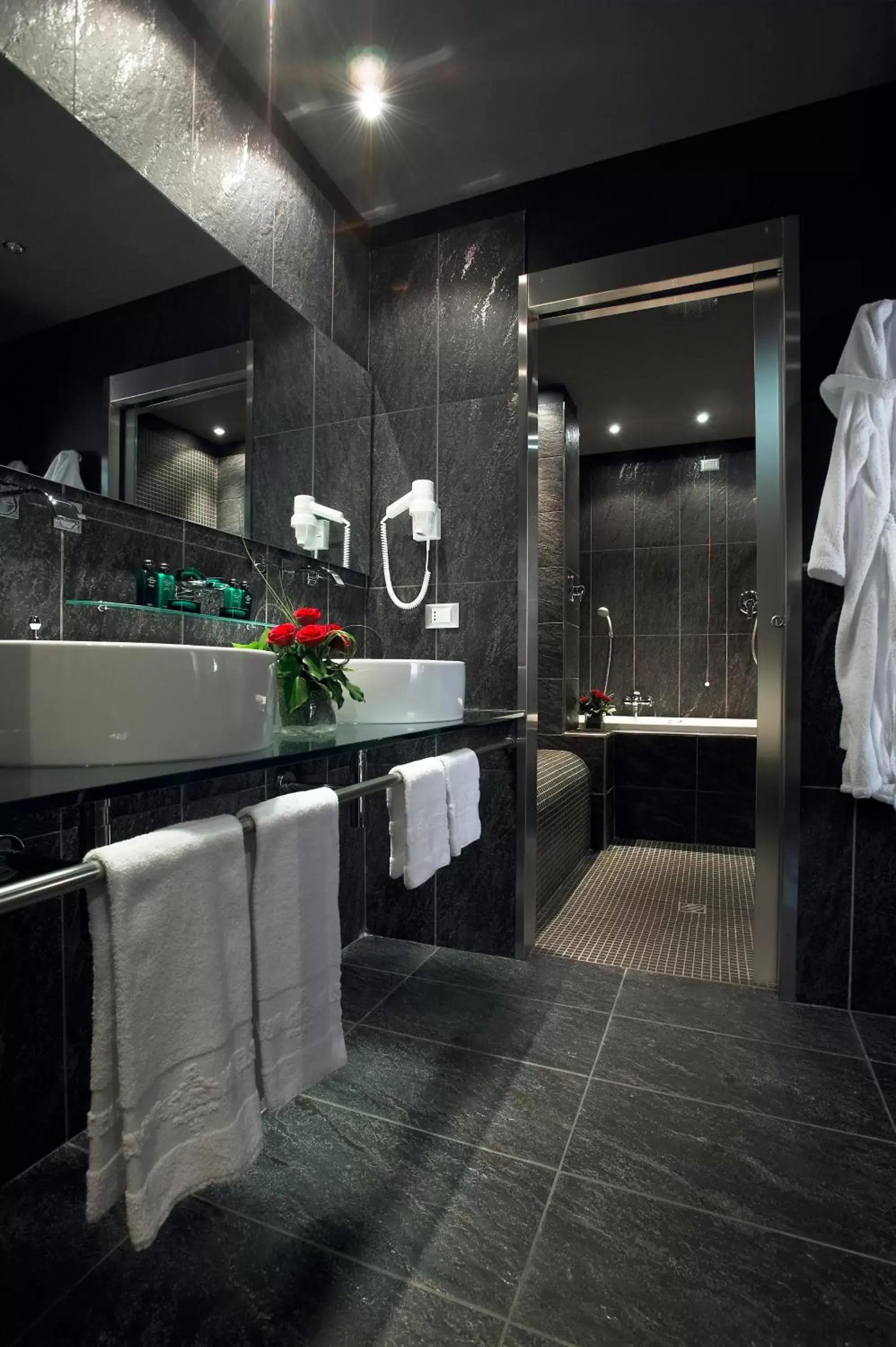 Bathroom in Savoia Hotel Regency