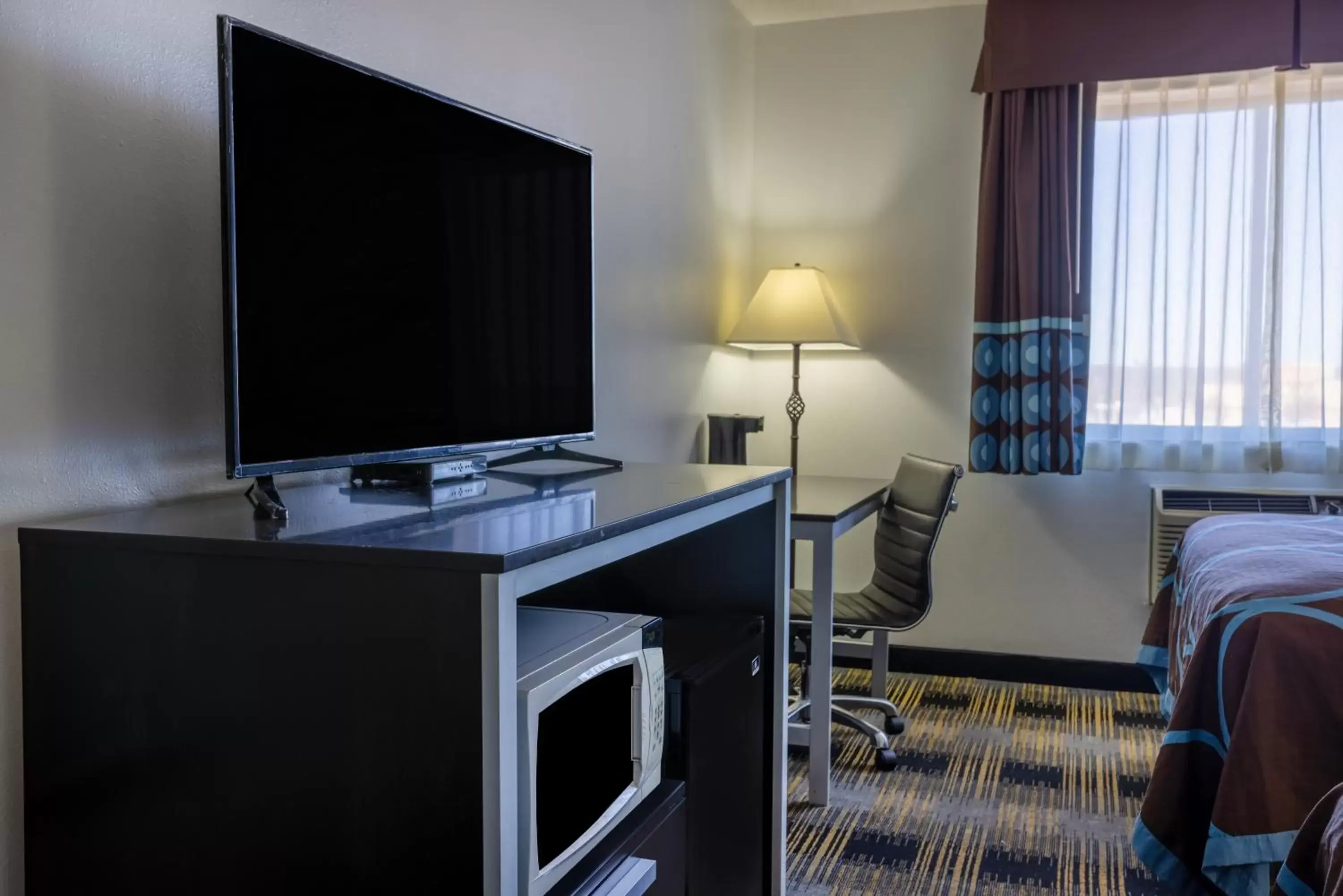 TV and multimedia, TV/Entertainment Center in Super 8 by Wyndham Villa Rica