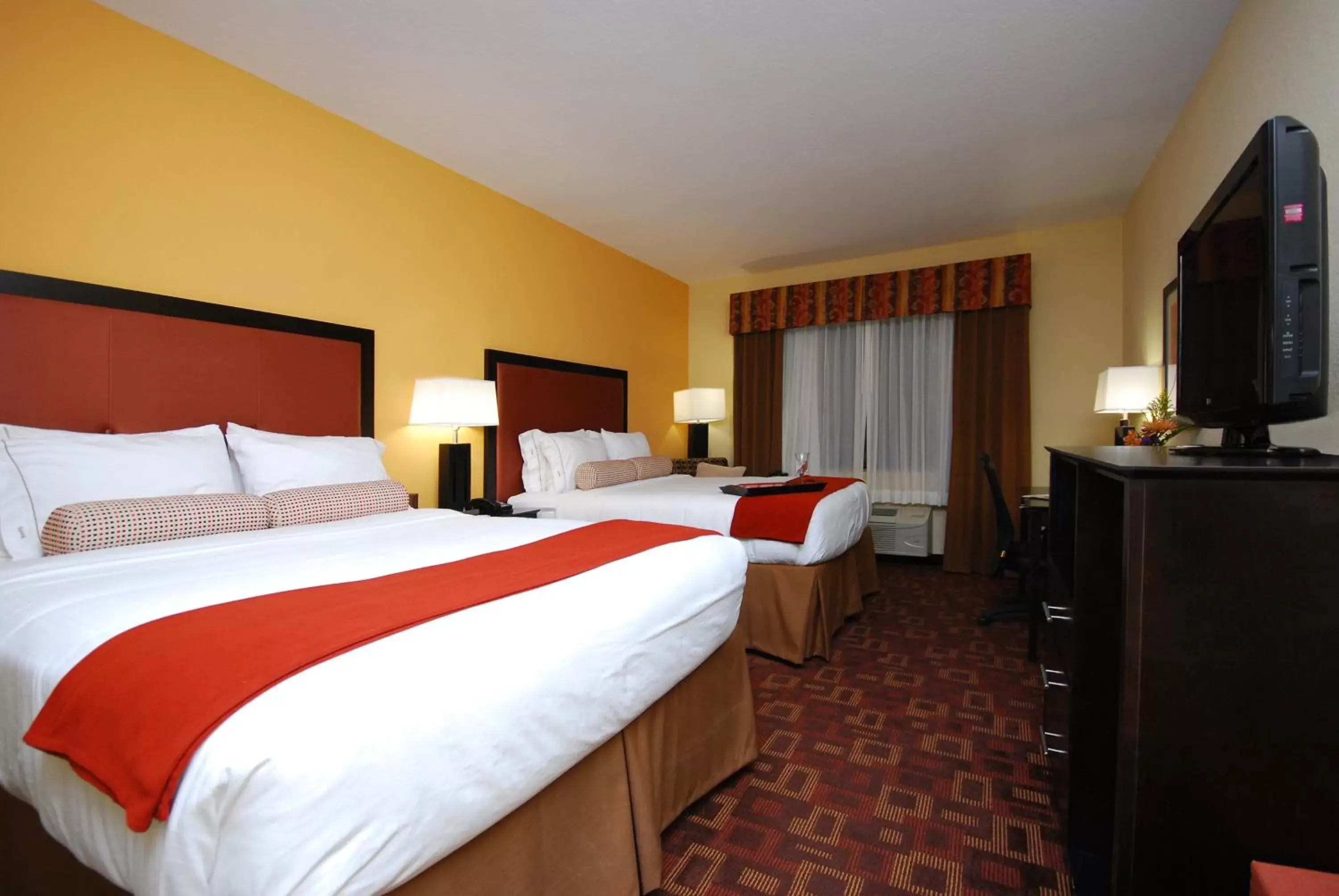 Photo of the whole room, Bed in Holiday Inn Express & Suites Gonzales, an IHG Hotel