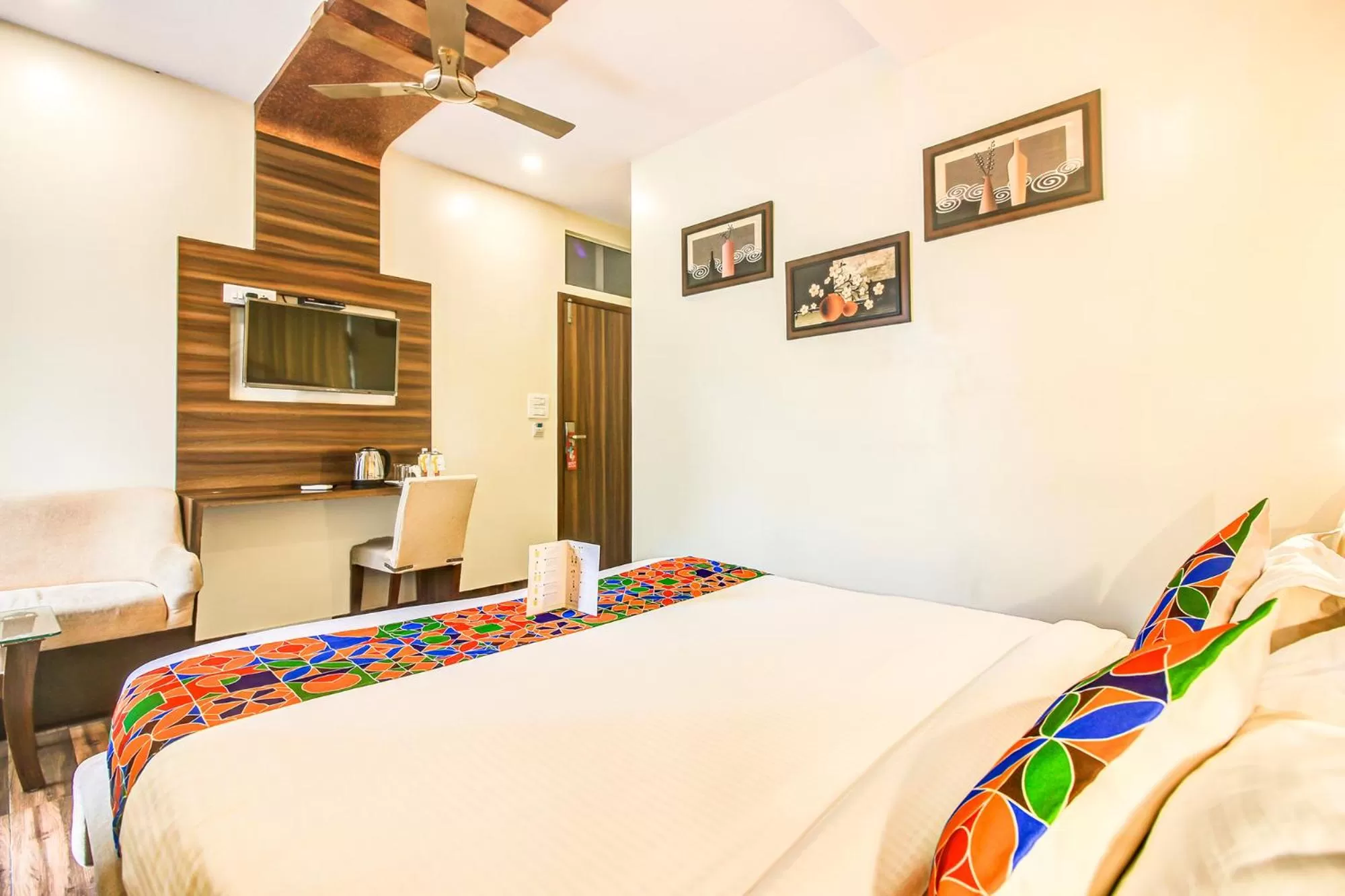 TV and multimedia, Bed in FabHotel Axis International - Nr Mumbai International Airport