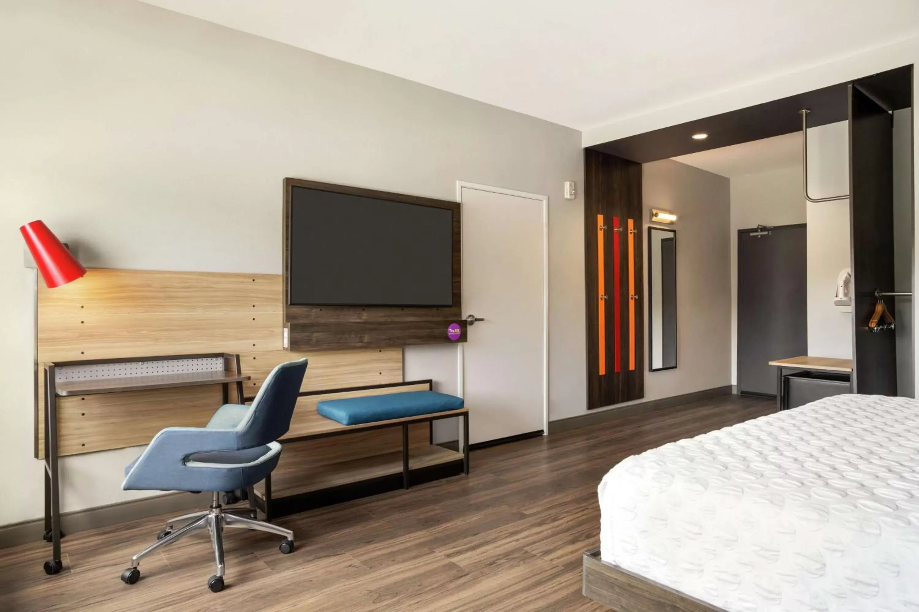 Bedroom, TV/Entertainment Center in Tru By Hilton Longview