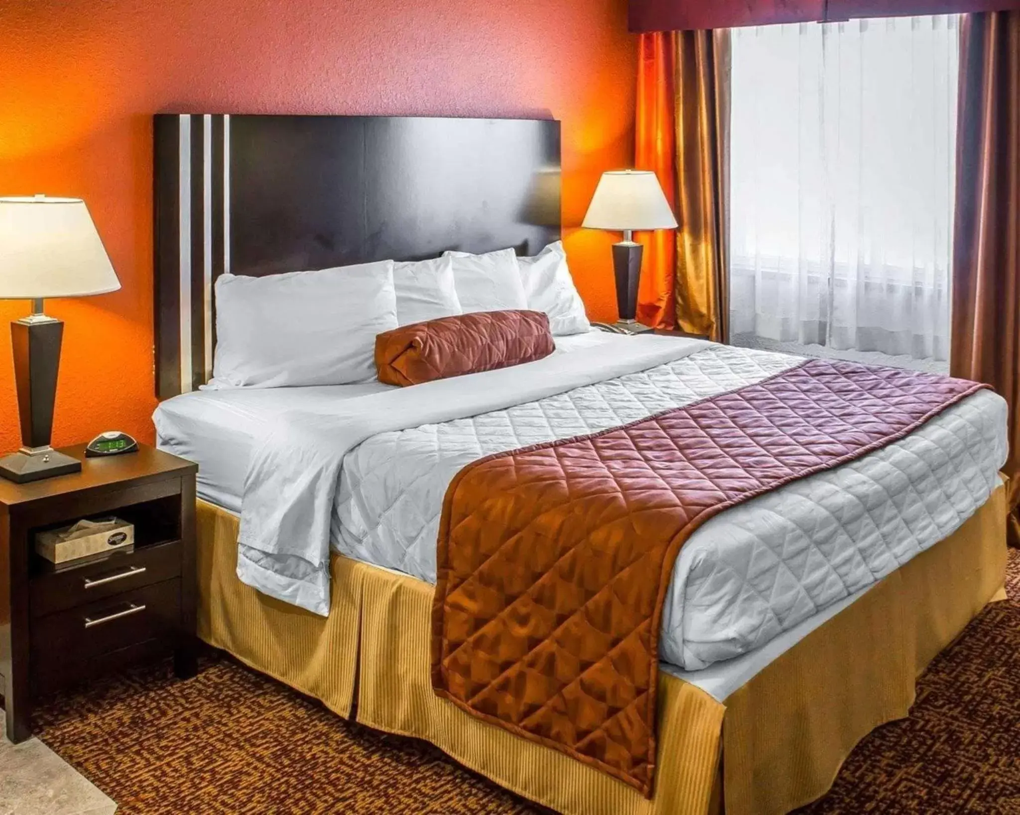 Photo of the whole room, Bed in Rodeway Inn & Suites - Okoboji