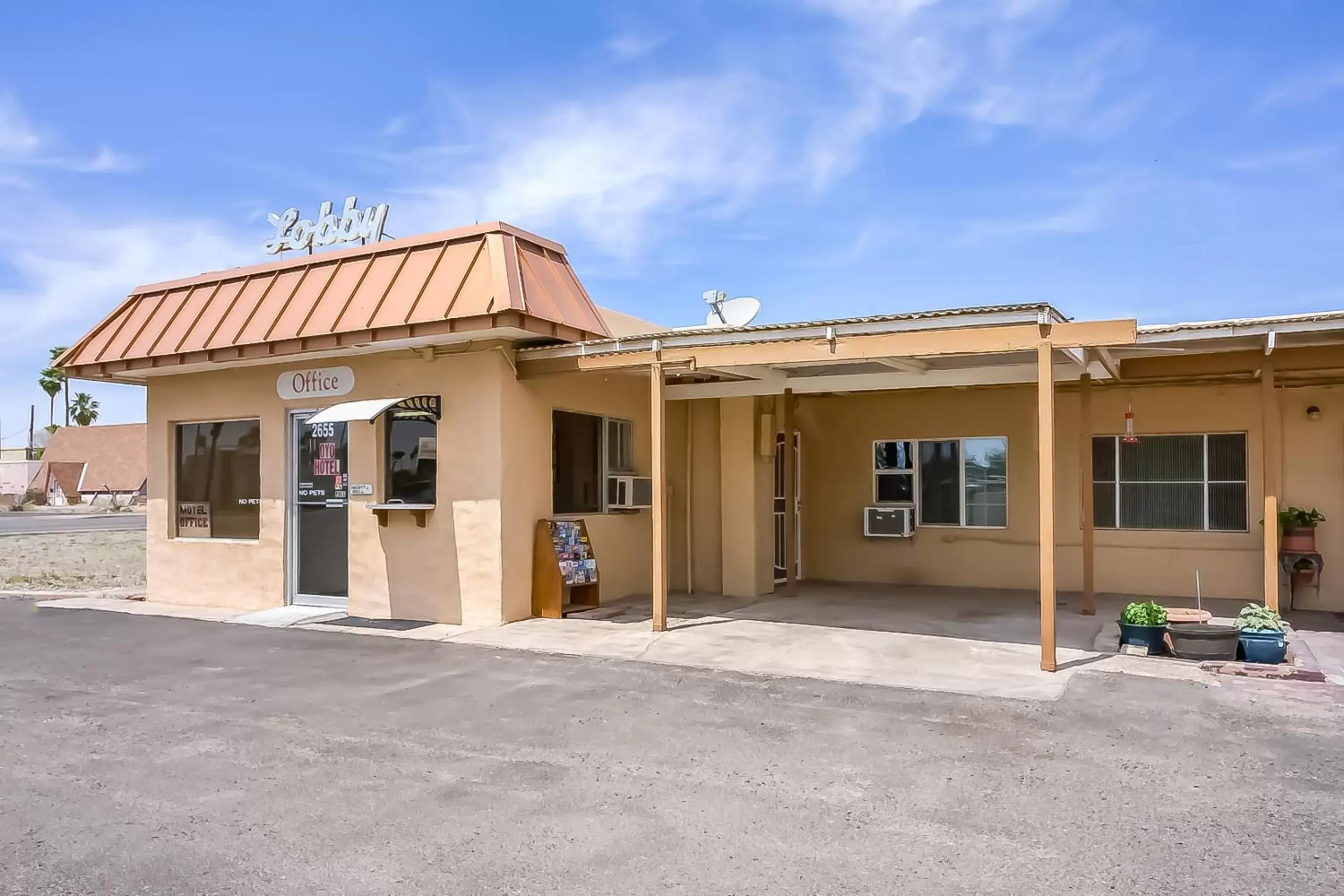 Facade/entrance, Property Building in OYO Hotel Yuma AZ - I-8 US-95