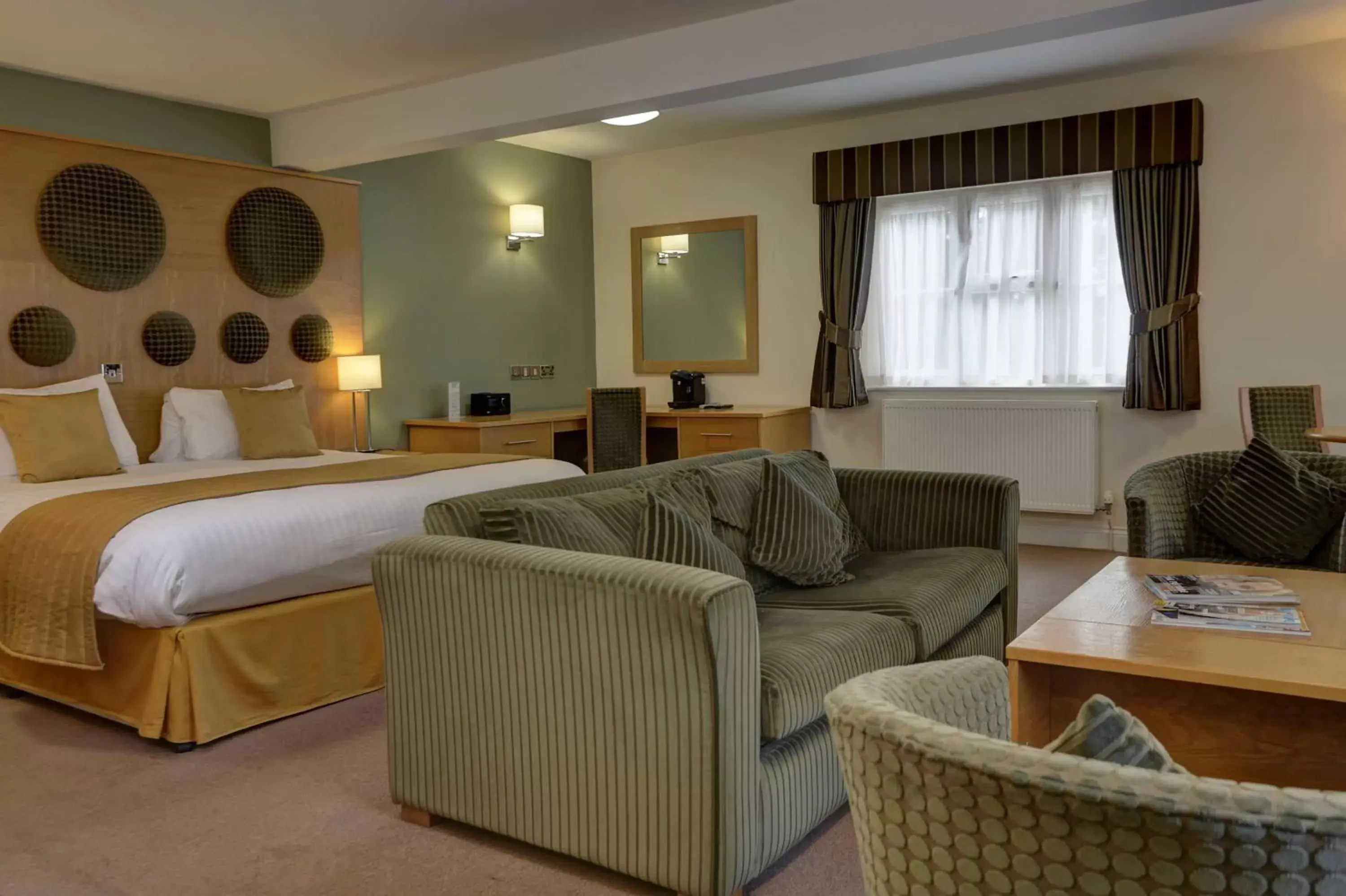 Photo of the whole room, Bed in Best Western Plus Ullesthorpe Court Hotel & Golf Club Photo of the whole room, Bed in Best Western Plus Ullesthorpe Court Hotel & Golf Club