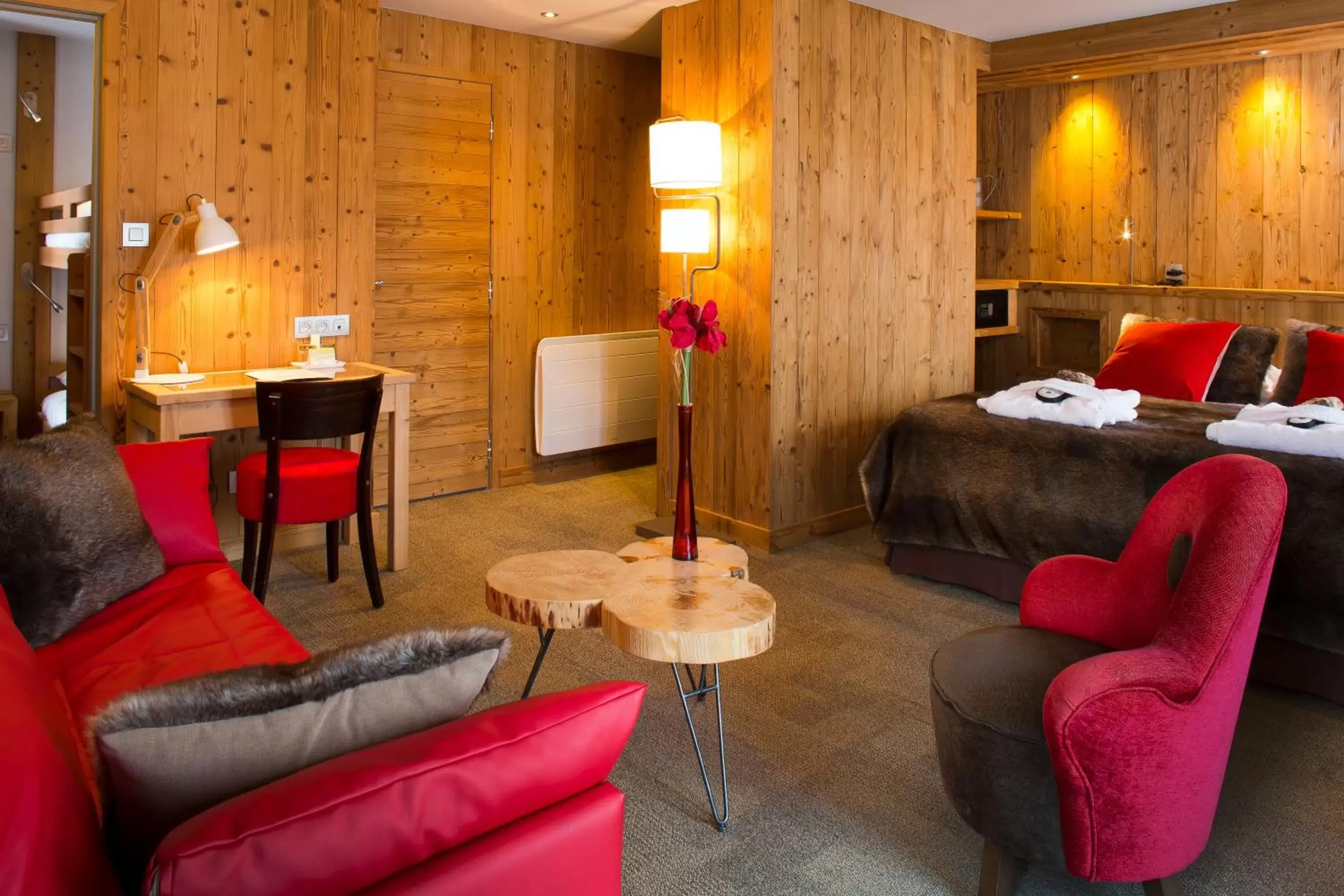 Bedroom, Seating Area in Hôtel et Spa les Clarines