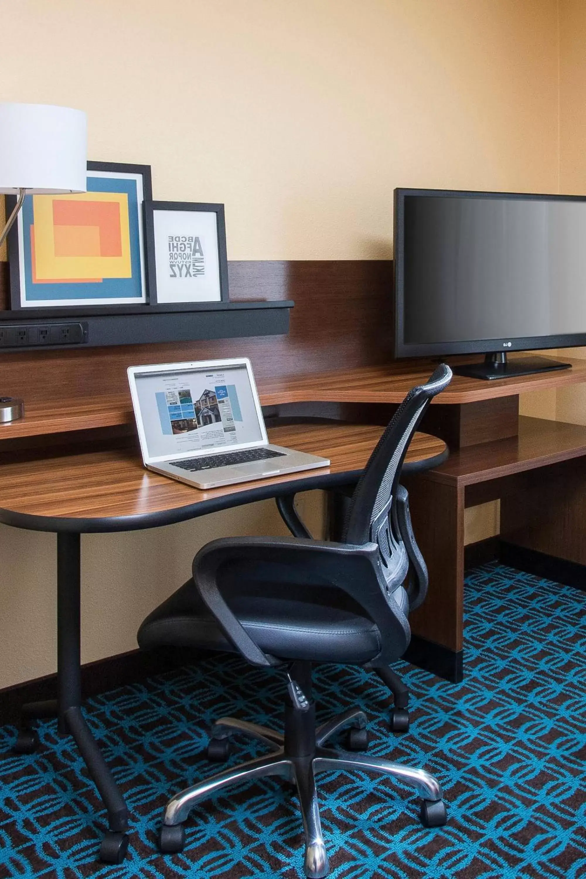 Bedroom, Business Area/Conference Room in Fairfield Inn & Suites Peru