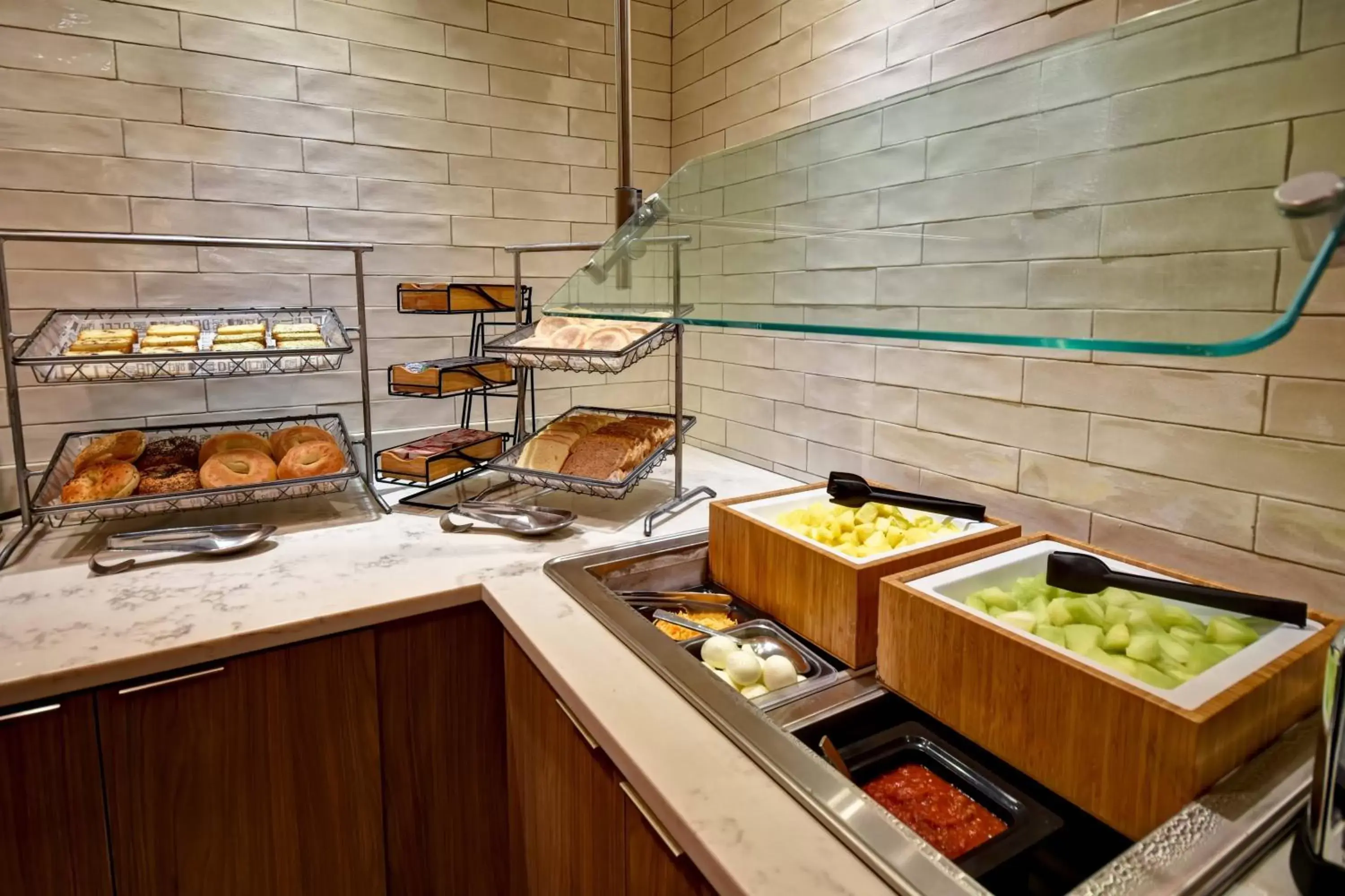 Breakfast, Kitchen/Kitchenette in Fairfield Inn & Suites by Marriott Atlanta Kennesaw