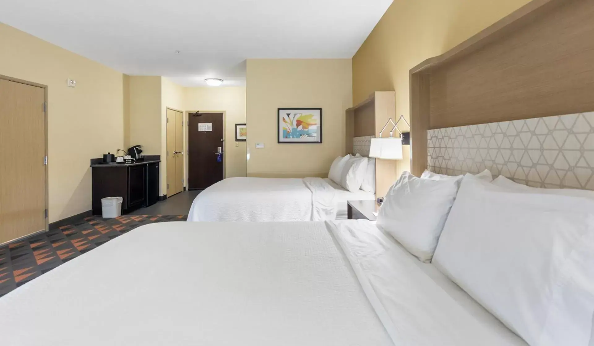 Bed in Holiday Inn Hotel & Suites Waco Northwest, an IHG Hotel