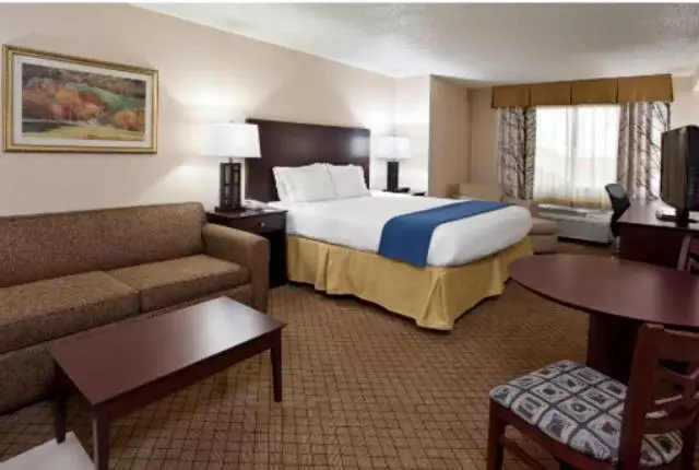 Photo of the whole room in Holiday Inn Express Grove City - Premium Outlet Mall, an IHG Hotel