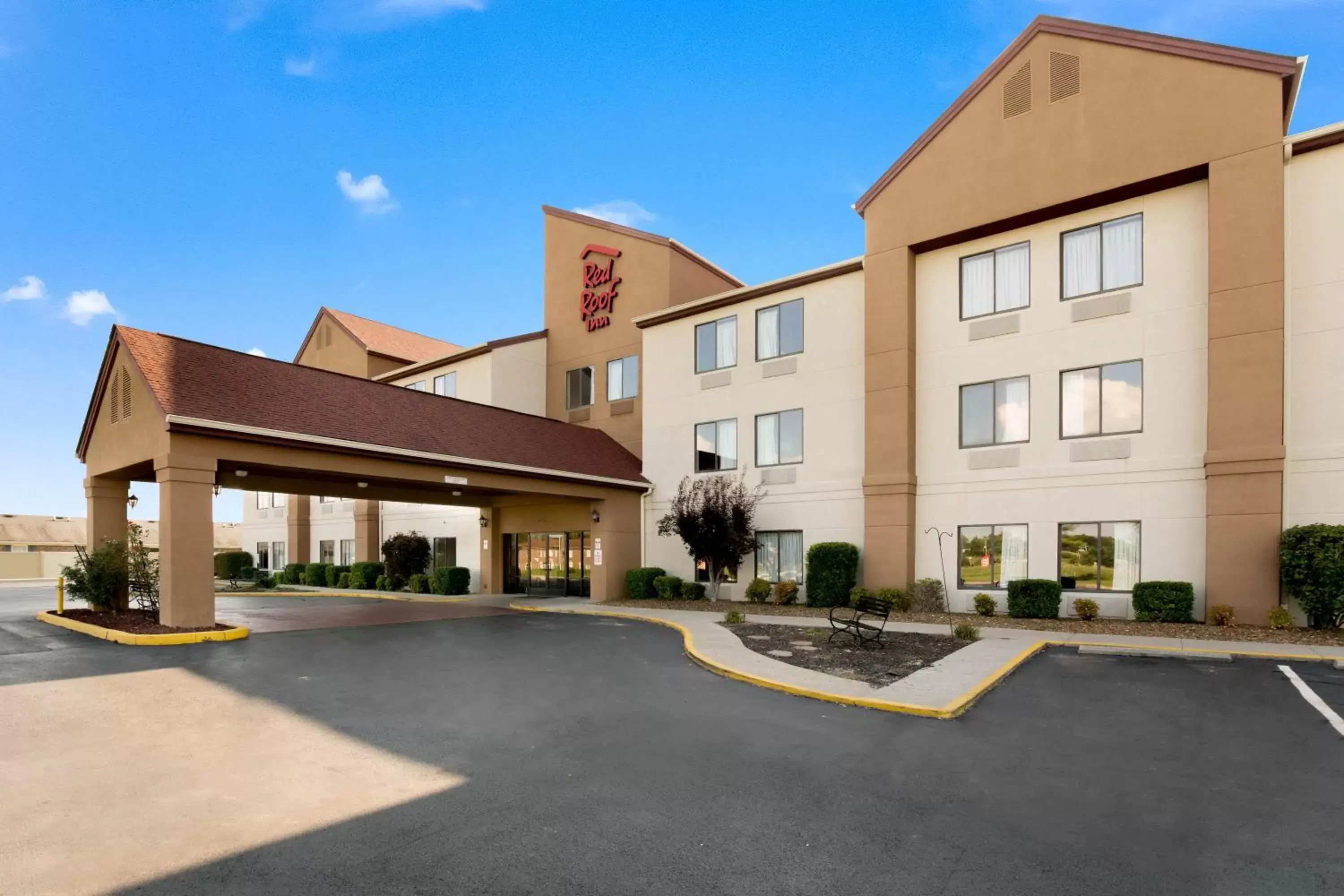 Property Building in Red Roof Inn Richmond, KY