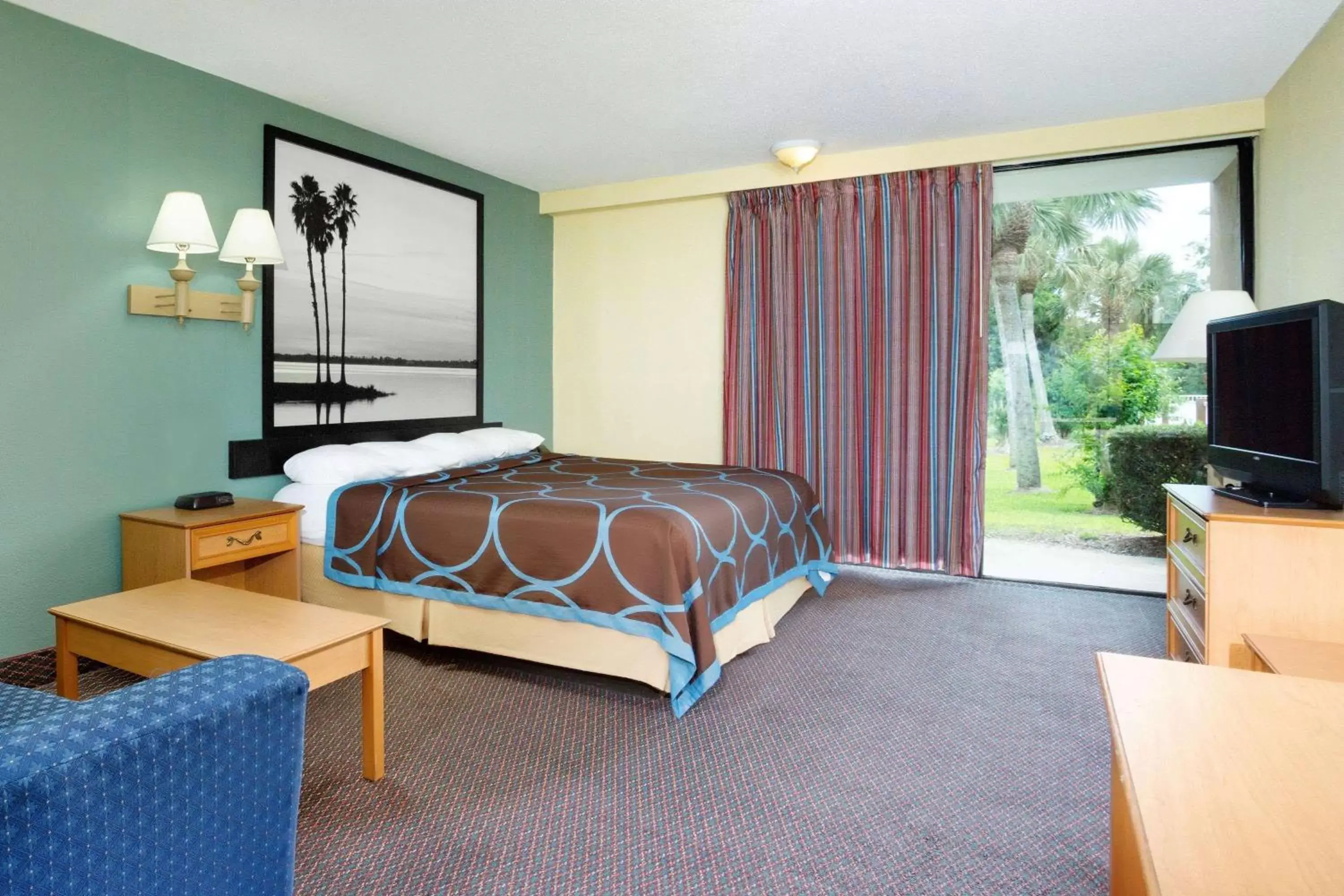 Photo of the whole room, Bed in Super 8 by Wyndham St. Augustine