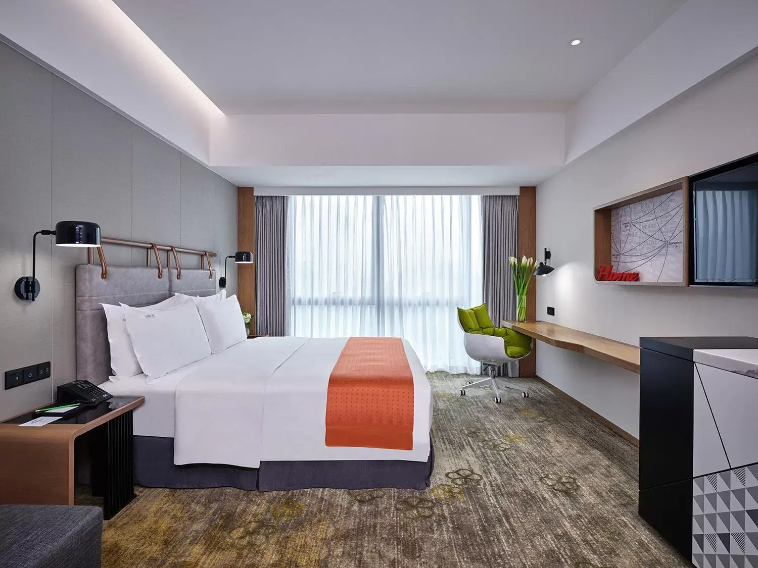 Photo of the whole room, Bed in Holiday Inn Guangzhou South Lake, an IHG Hotel