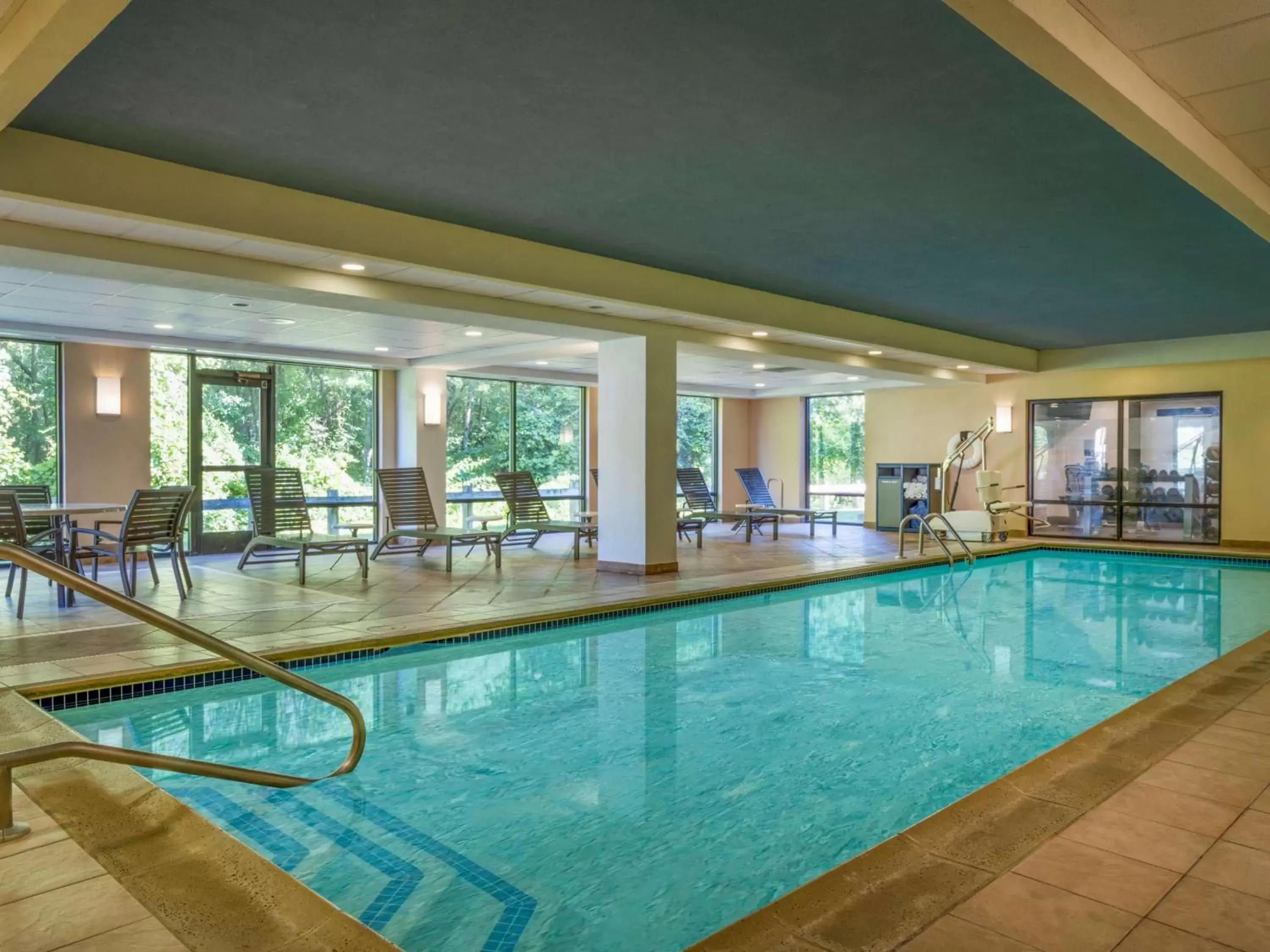 Swimming Pool in Hampton Inn Raynham-Taunton