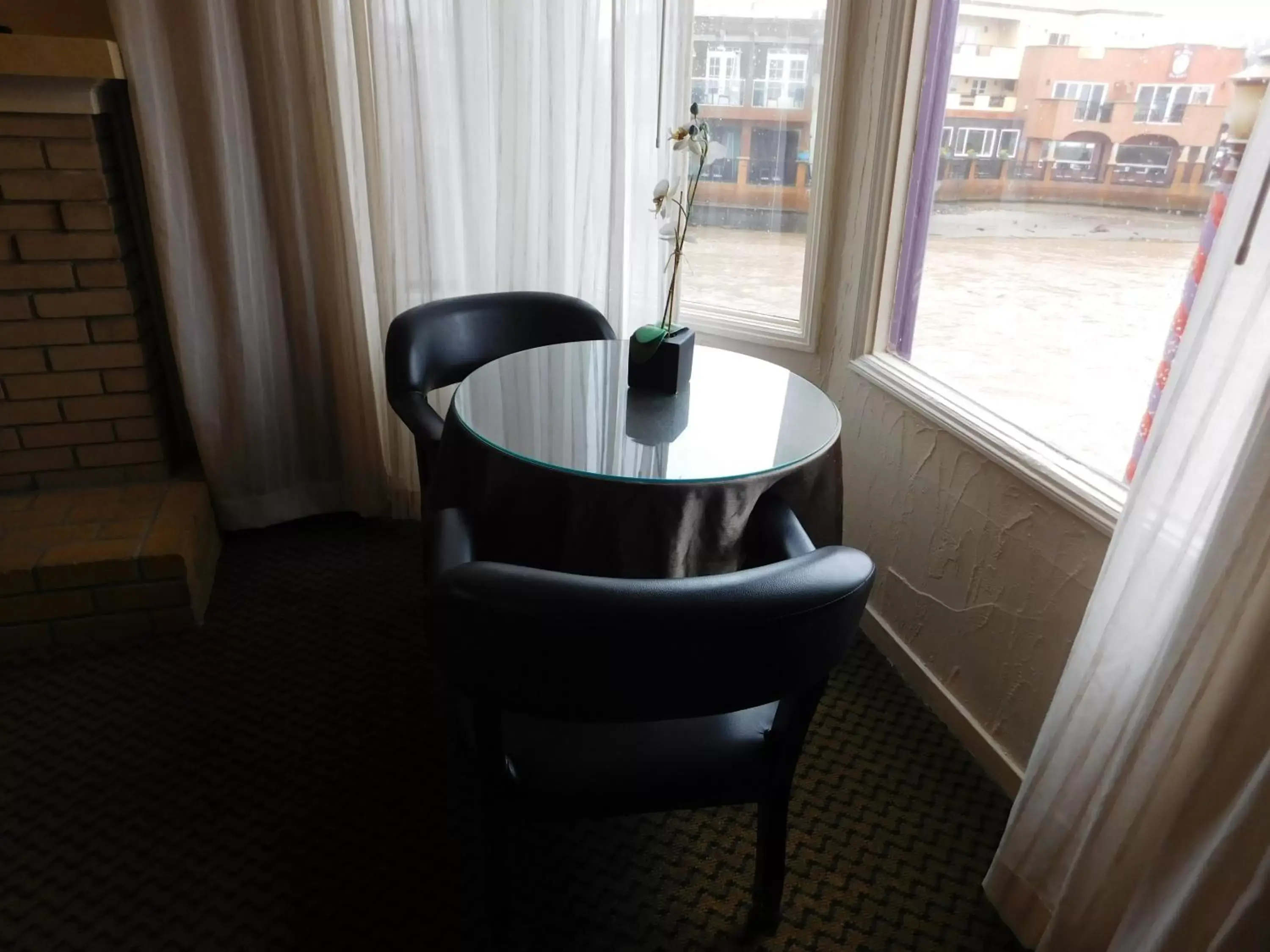 Seating Area in Capitola Venetian Hotel