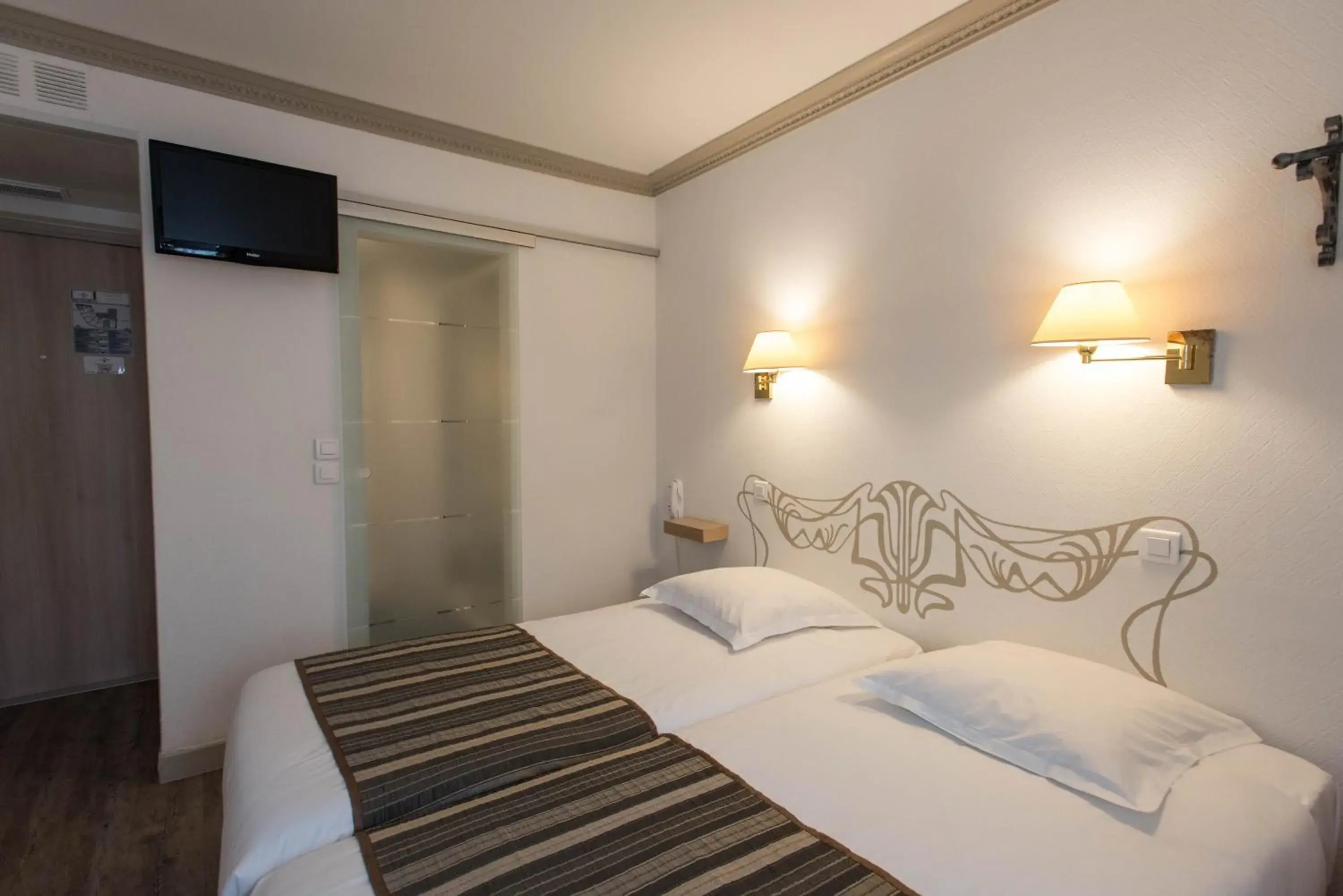 Photo of the whole room, Room Photo in Hotel Korner Montparnasse