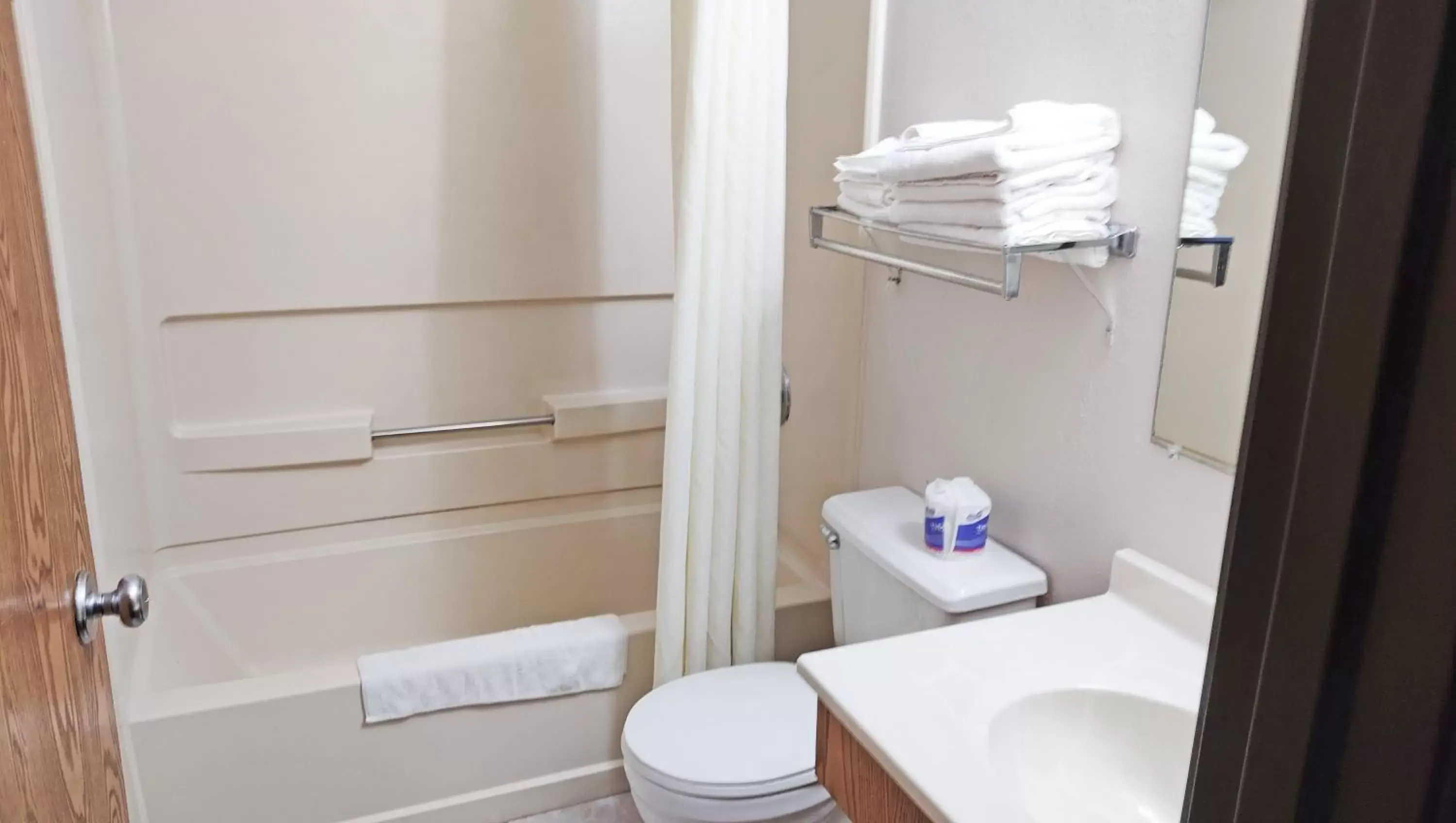 Bathroom in Magnuson Hotel Ironwood Bathroom in Magnuson Hotel Ironwood