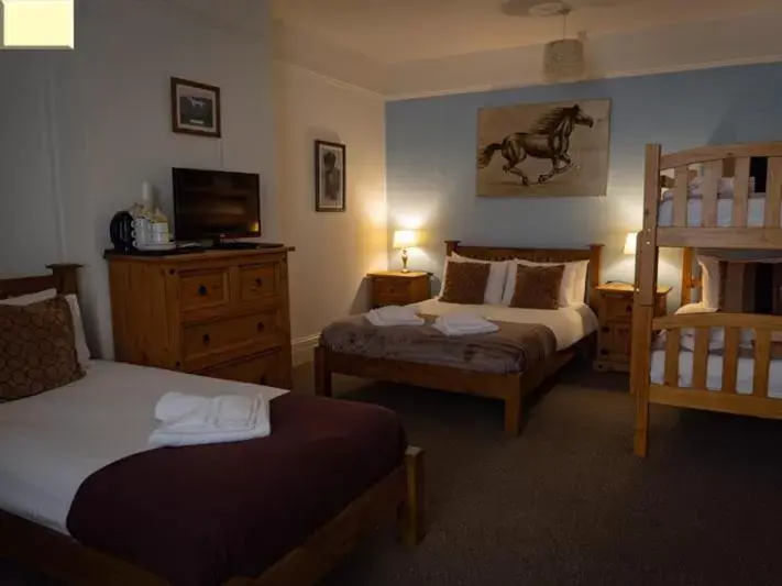 Bedroom, Bed in Stonehenge Inn & Shepherd's Huts