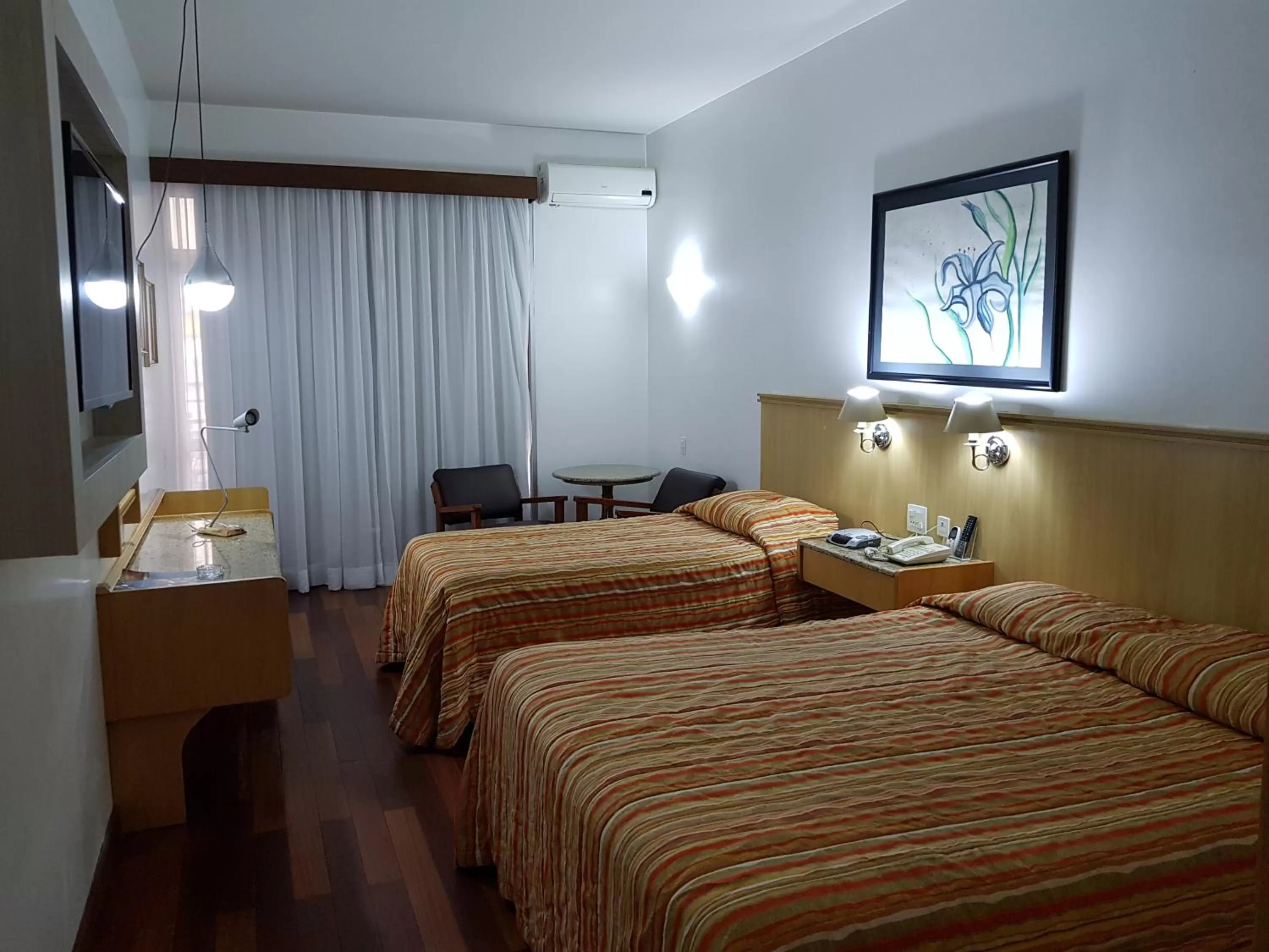 Deluxe Triple Room in Ritz Plaza Hotel