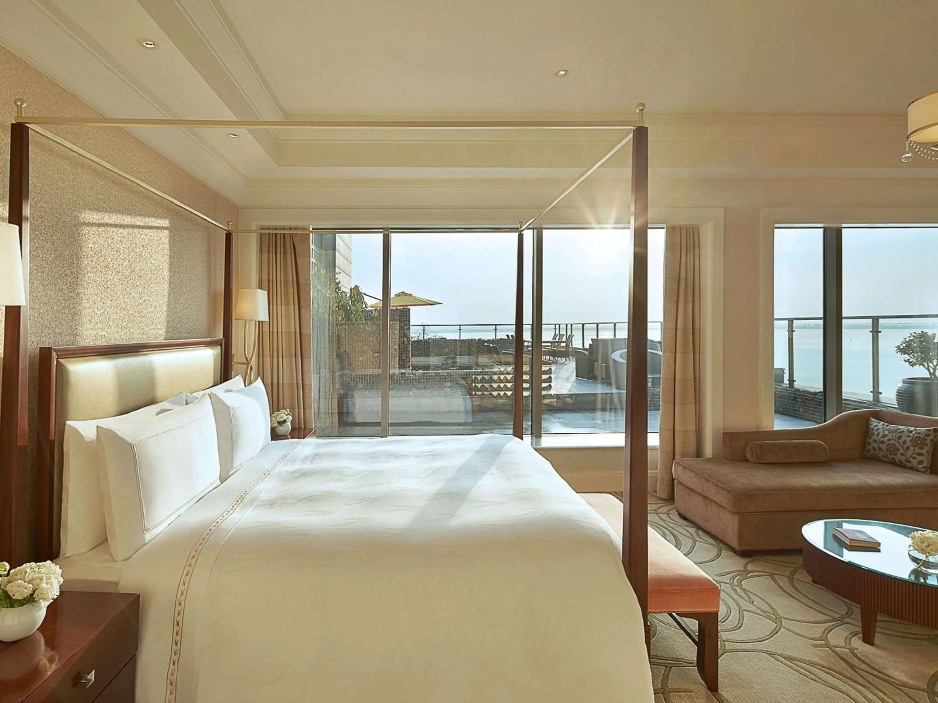 Photo of the whole room, Bed in Fairmont Yangcheng Lake