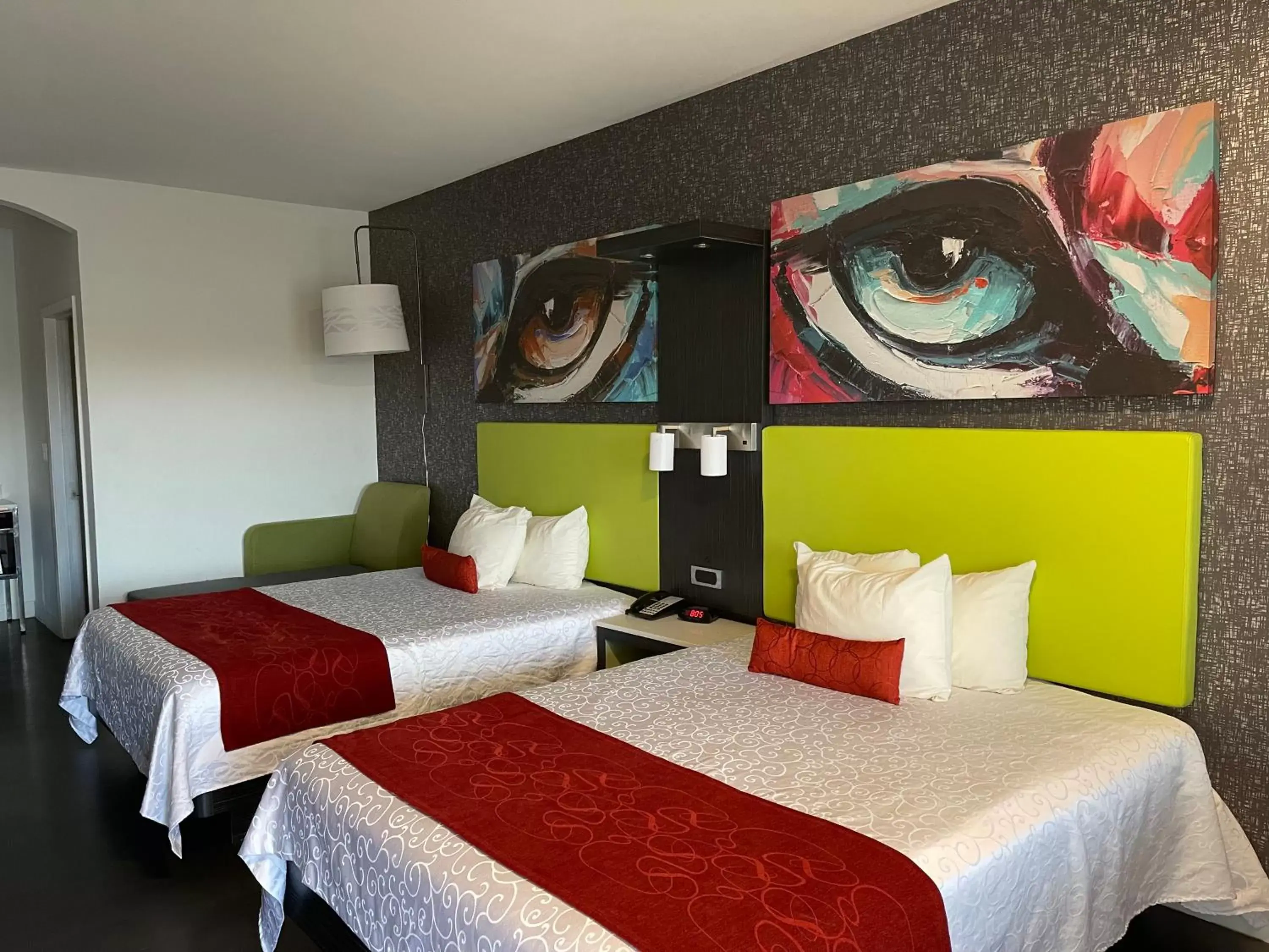 Bed in Lindsay Inn Bed in Lindsay Inn